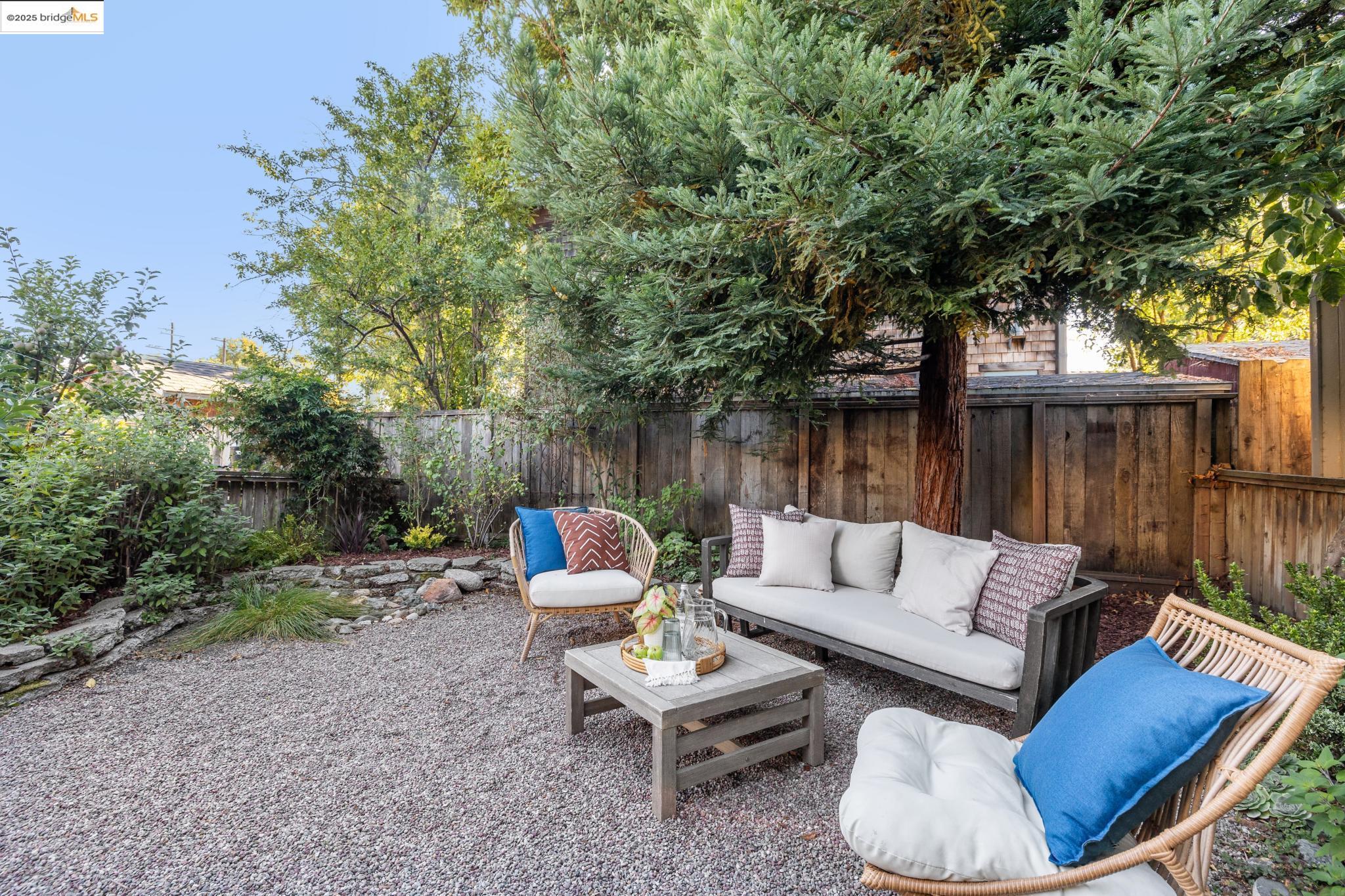 Detail Gallery Image 55 of 59 For 1622 Belvedere Ave, Berkeley,  CA 94702 - 2 Beds | 2/1 Baths