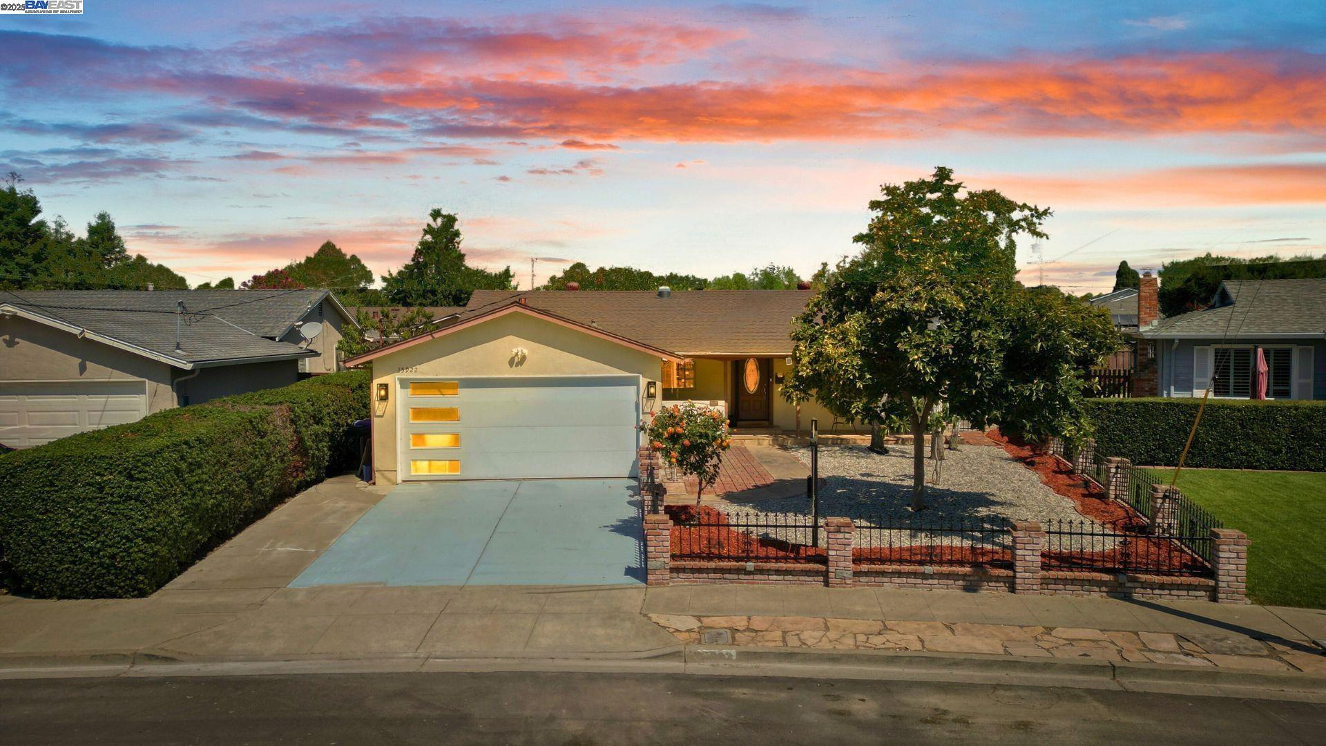Detail Gallery Image 2 of 60 For 35922 Rosewood Dr, Newark,  CA 94560 - 3 Beds | 2 Baths