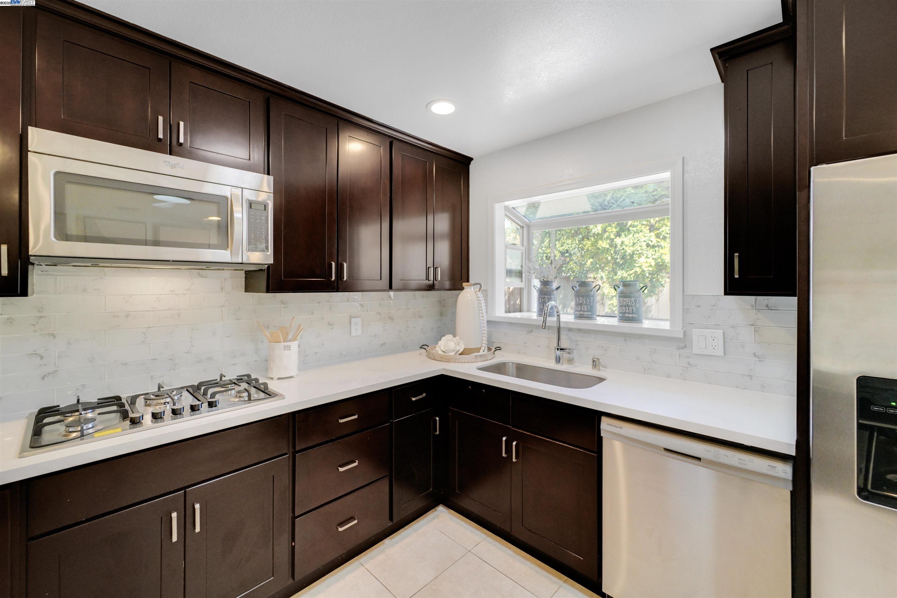 Detail Gallery Image 24 of 60 For 35922 Rosewood Dr, Newark,  CA 94560 - 3 Beds | 2 Baths