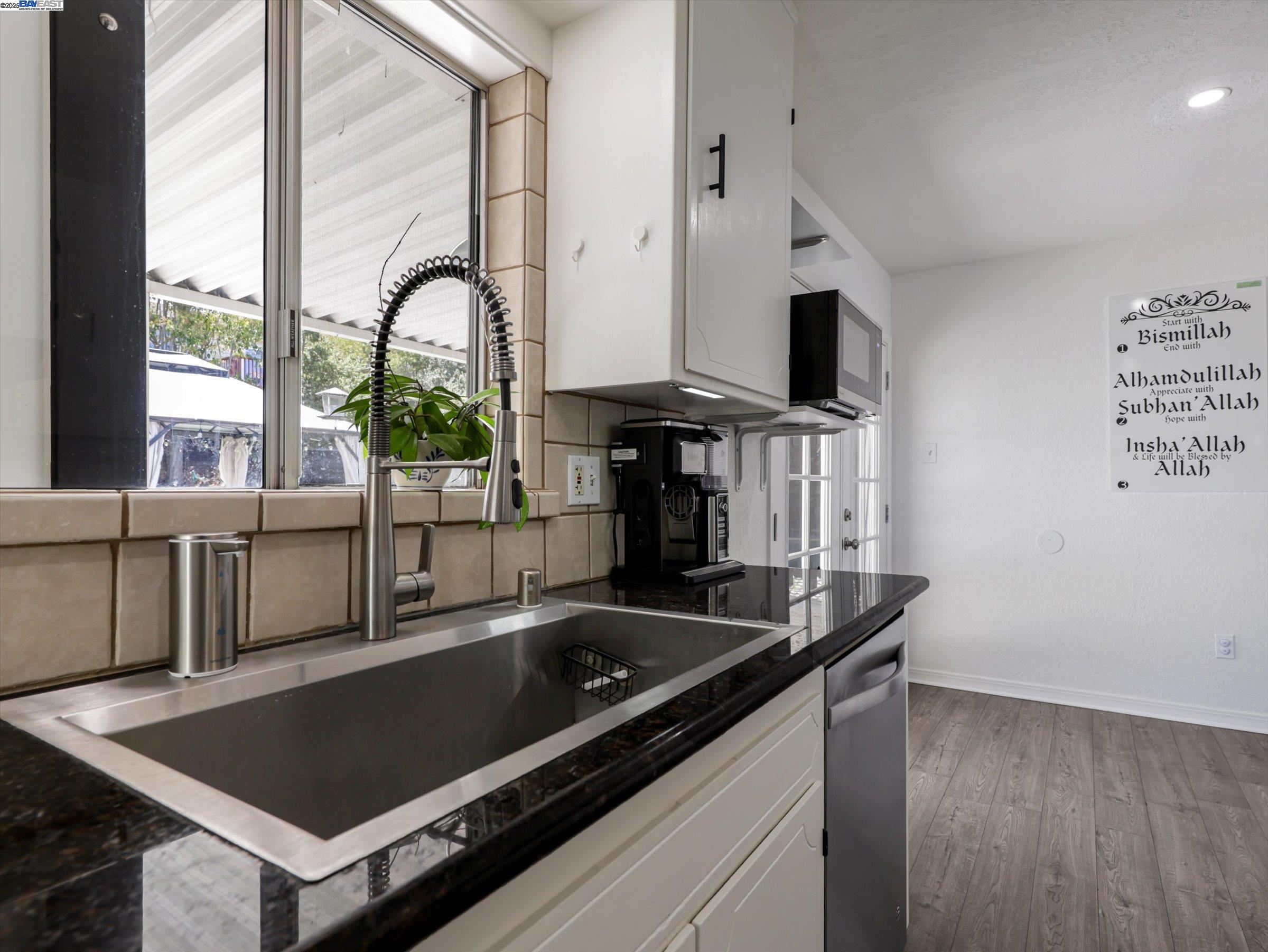 Detail Gallery Image 12 of 37 For 1343 Sixth Street, Rodeo,  CA 94572 - 2 Beds | 1 Baths
