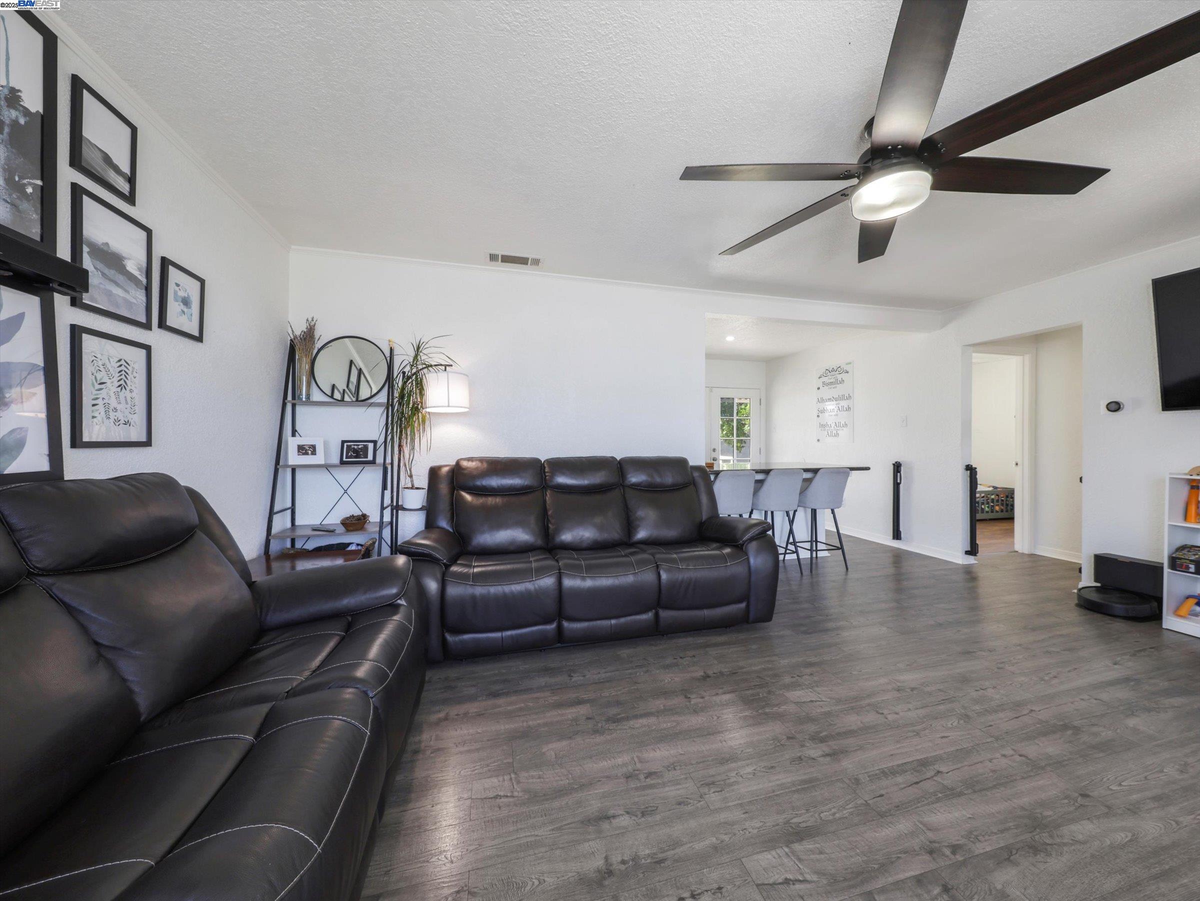 Detail Gallery Image 4 of 37 For 1343 Sixth Street, Rodeo,  CA 94572 - 2 Beds | 1 Baths