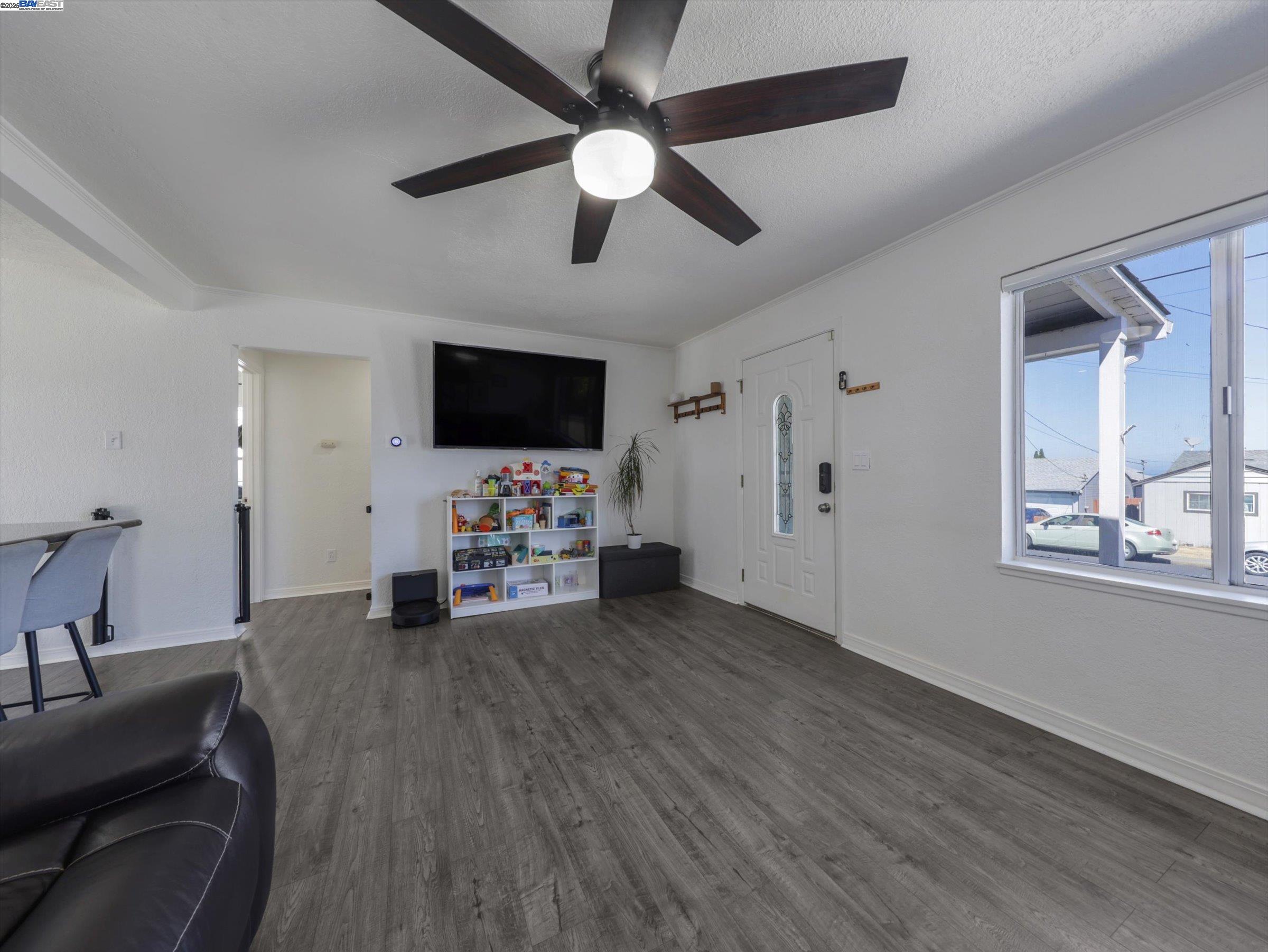 Detail Gallery Image 6 of 37 For 1343 Sixth Street, Rodeo,  CA 94572 - 2 Beds | 1 Baths