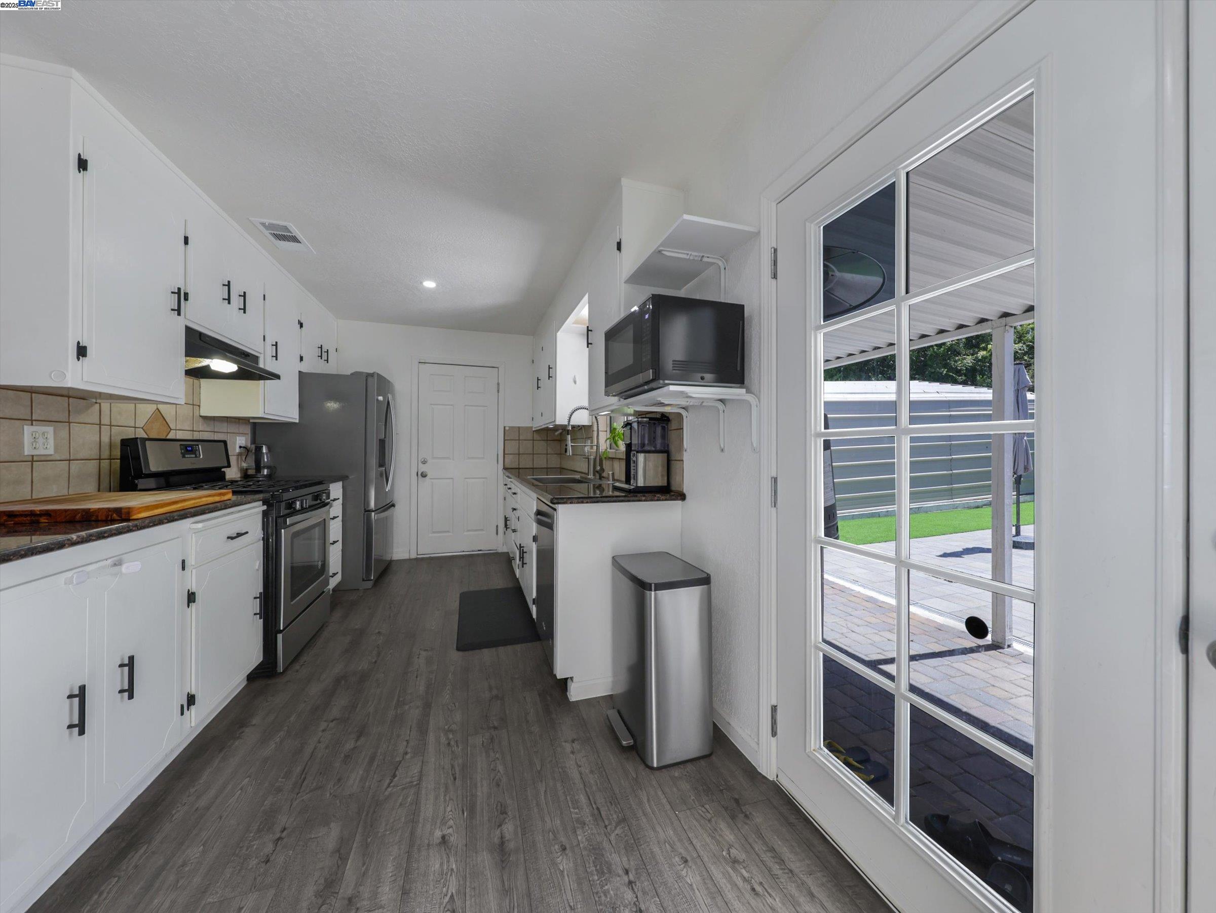 Detail Gallery Image 10 of 37 For 1343 Sixth Street, Rodeo,  CA 94572 - 2 Beds | 1 Baths