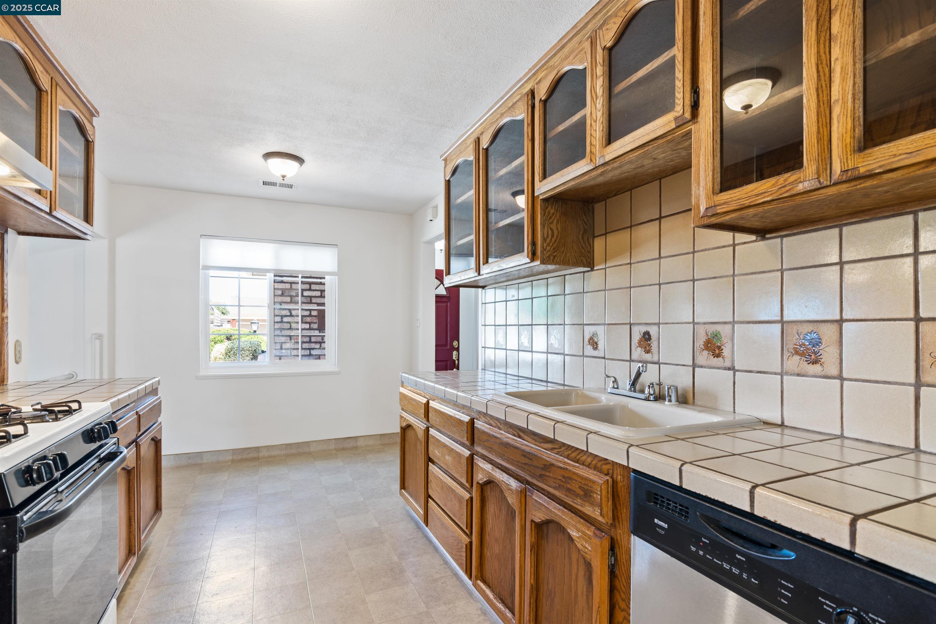 Detail Gallery Image 19 of 28 For 701 Putnam St, Antioch,  CA 94509 - 3 Beds | 2 Baths
