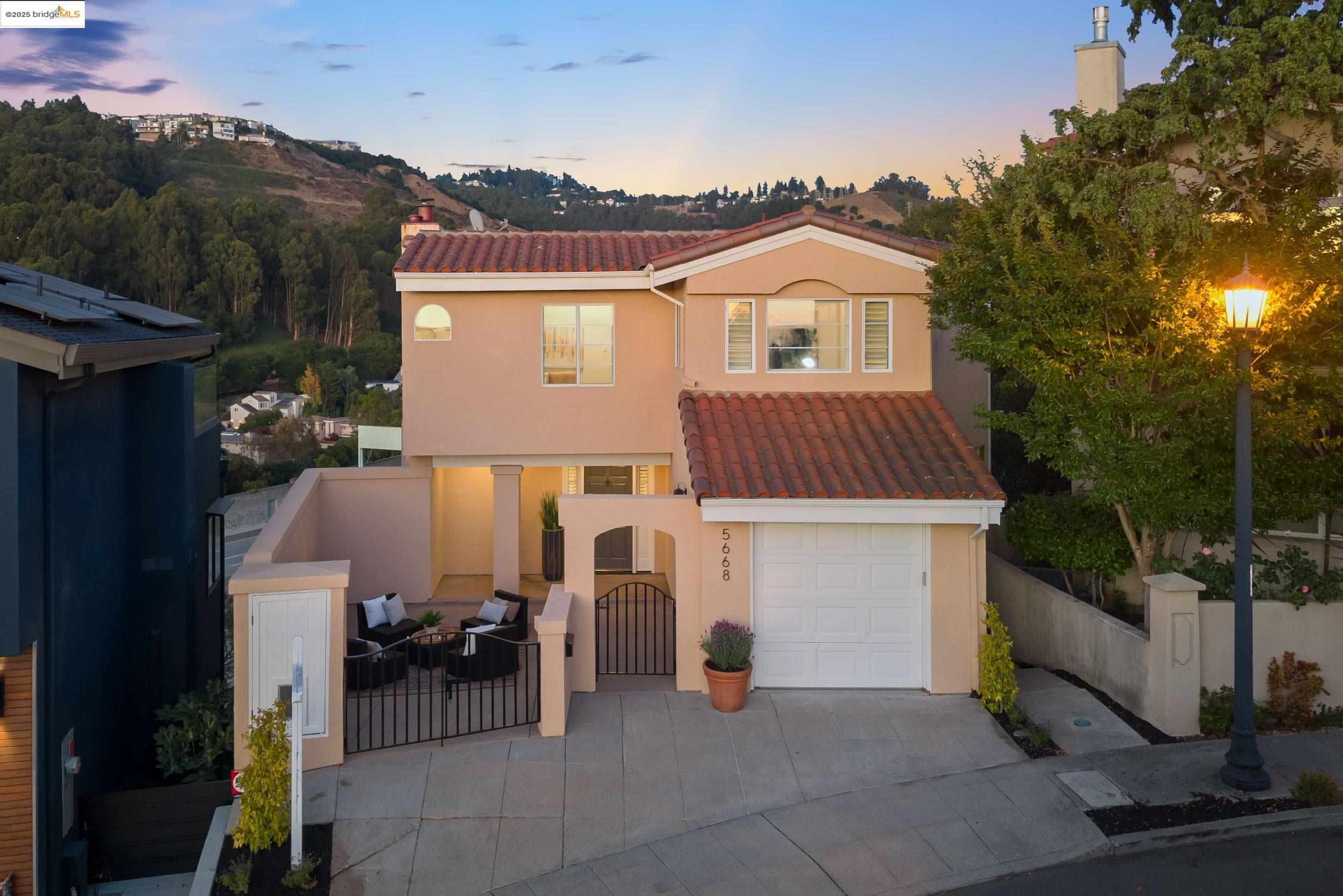 Detail Gallery Image 2 of 29 For 5668 Buena Vista Ave, Oakland,  CA 94618 - 3 Beds | 2/1 Baths