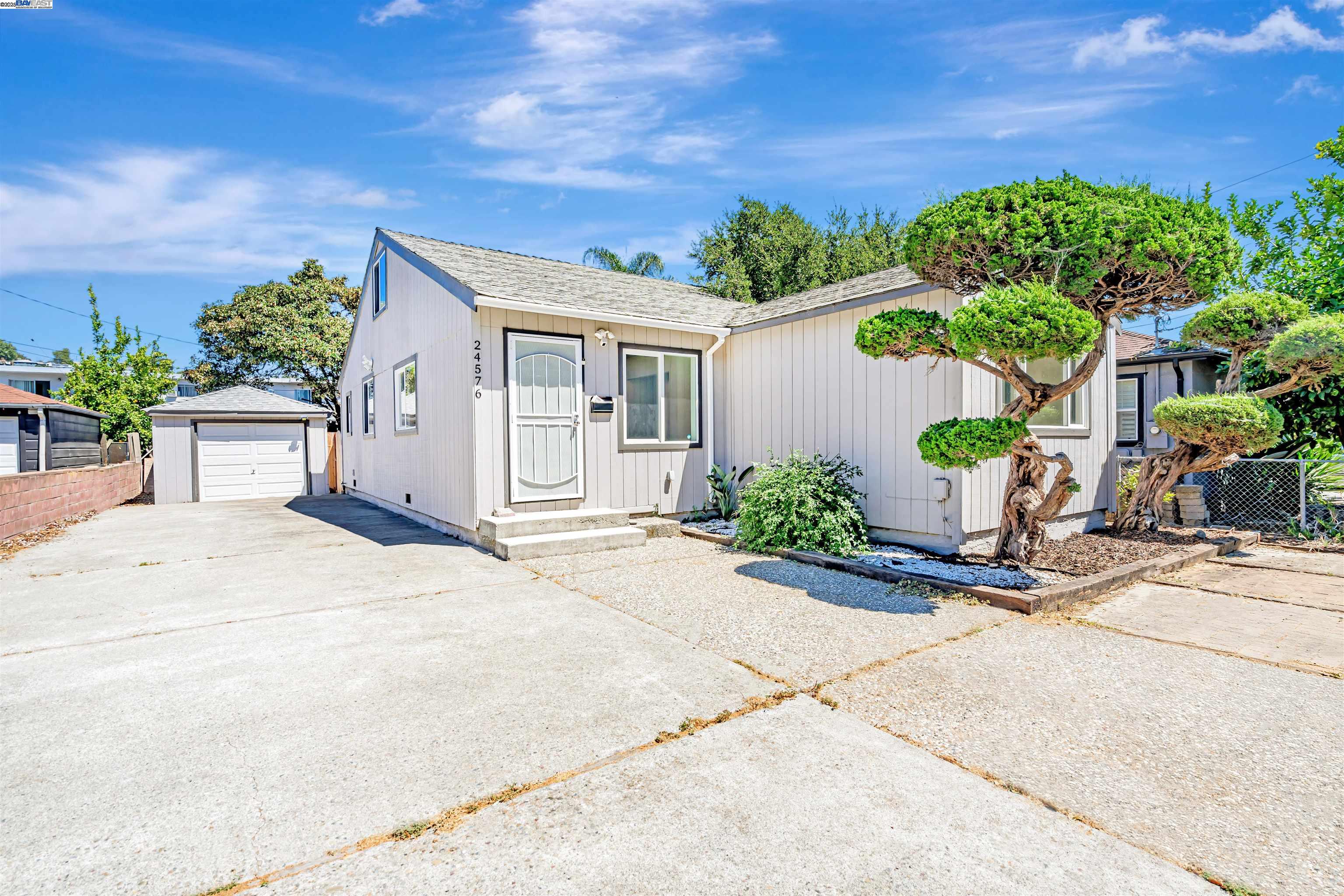 Detail Gallery Image 2 of 48 For 24576 Oneil Ave, Hayward,  CA 94544 - 3 Beds | 2 Baths