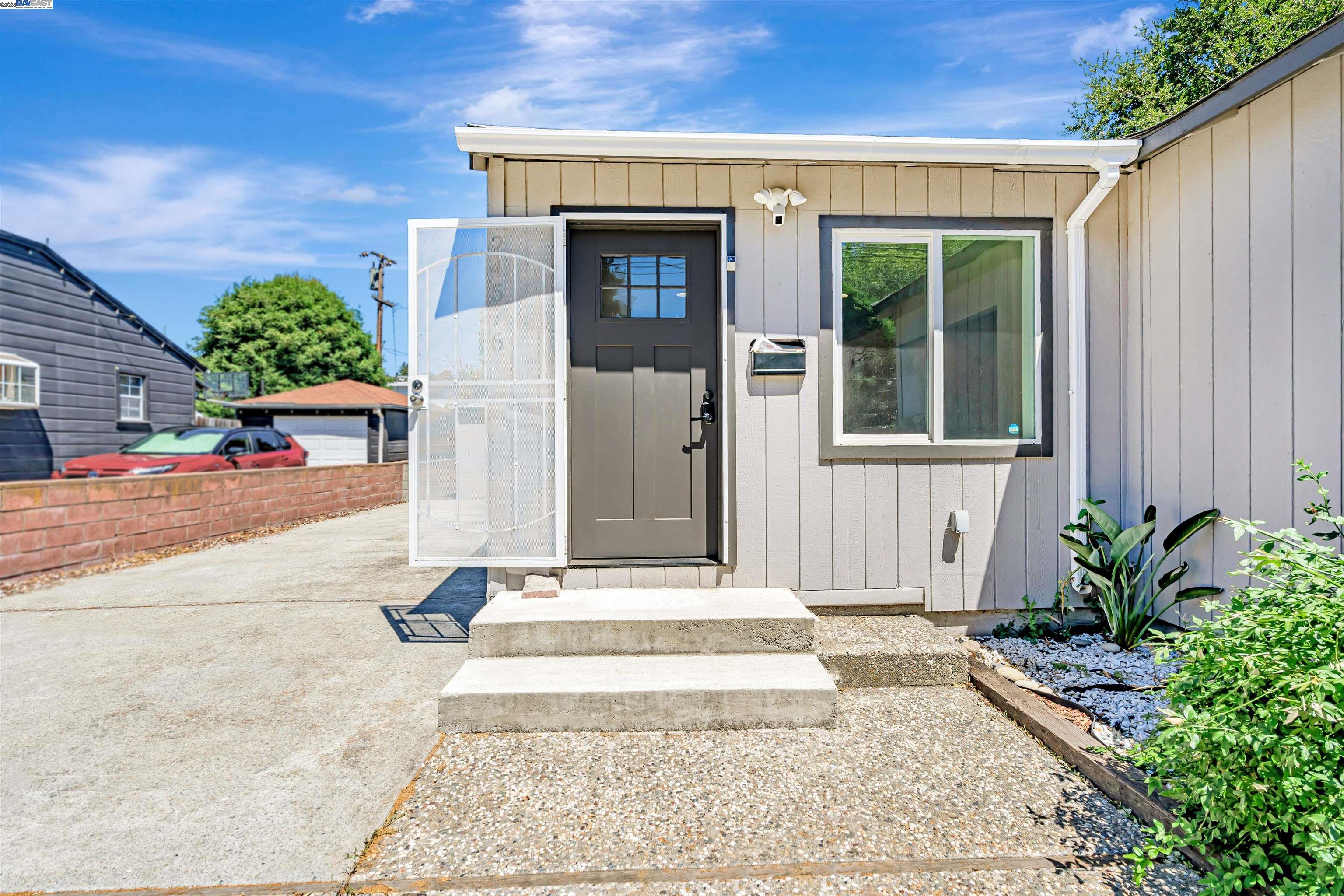 Detail Gallery Image 3 of 48 For 24576 Oneil Ave, Hayward,  CA 94544 - 3 Beds | 2 Baths