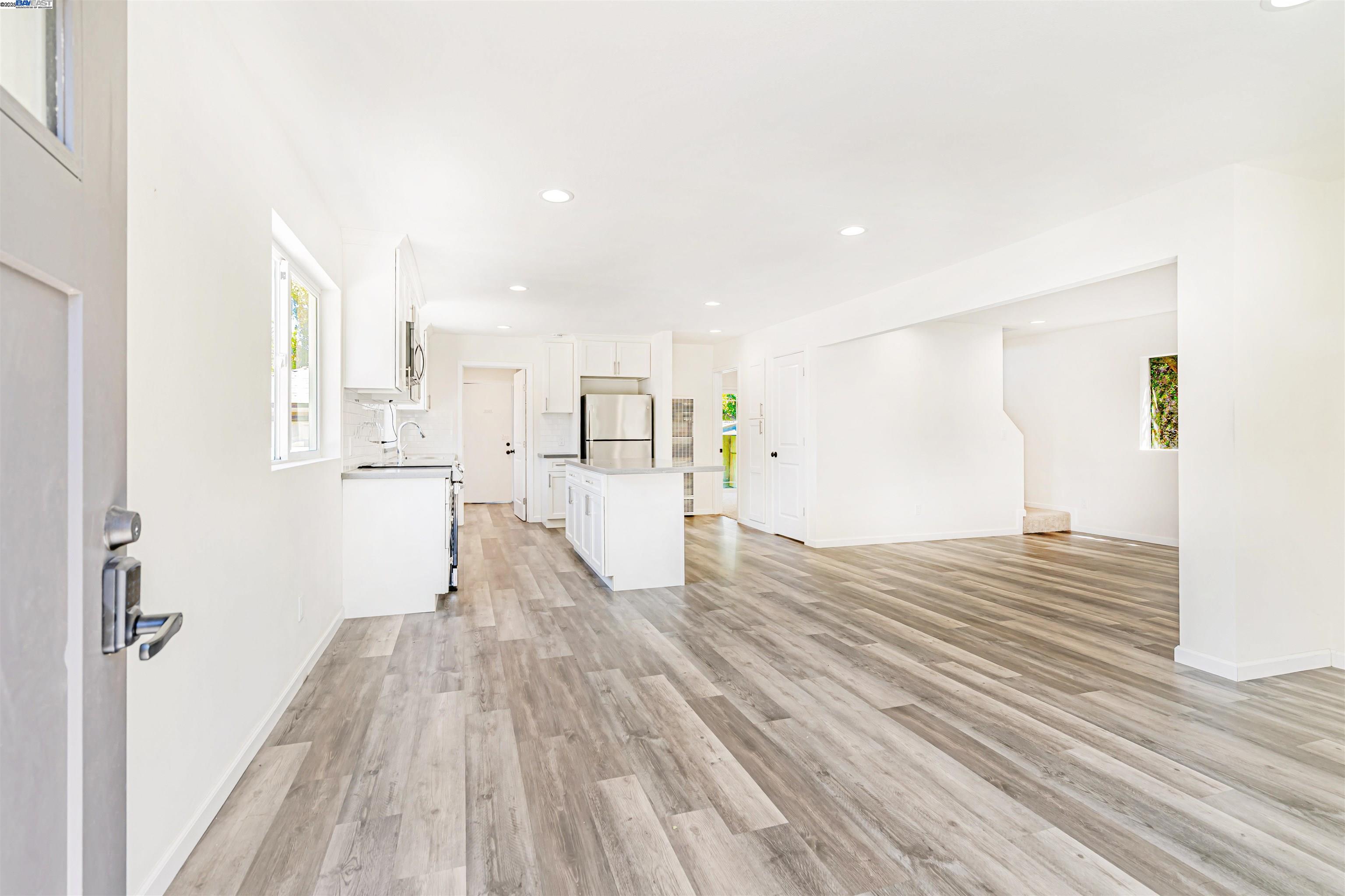 Detail Gallery Image 4 of 48 For 24576 Oneil Ave, Hayward,  CA 94544 - 3 Beds | 2 Baths
