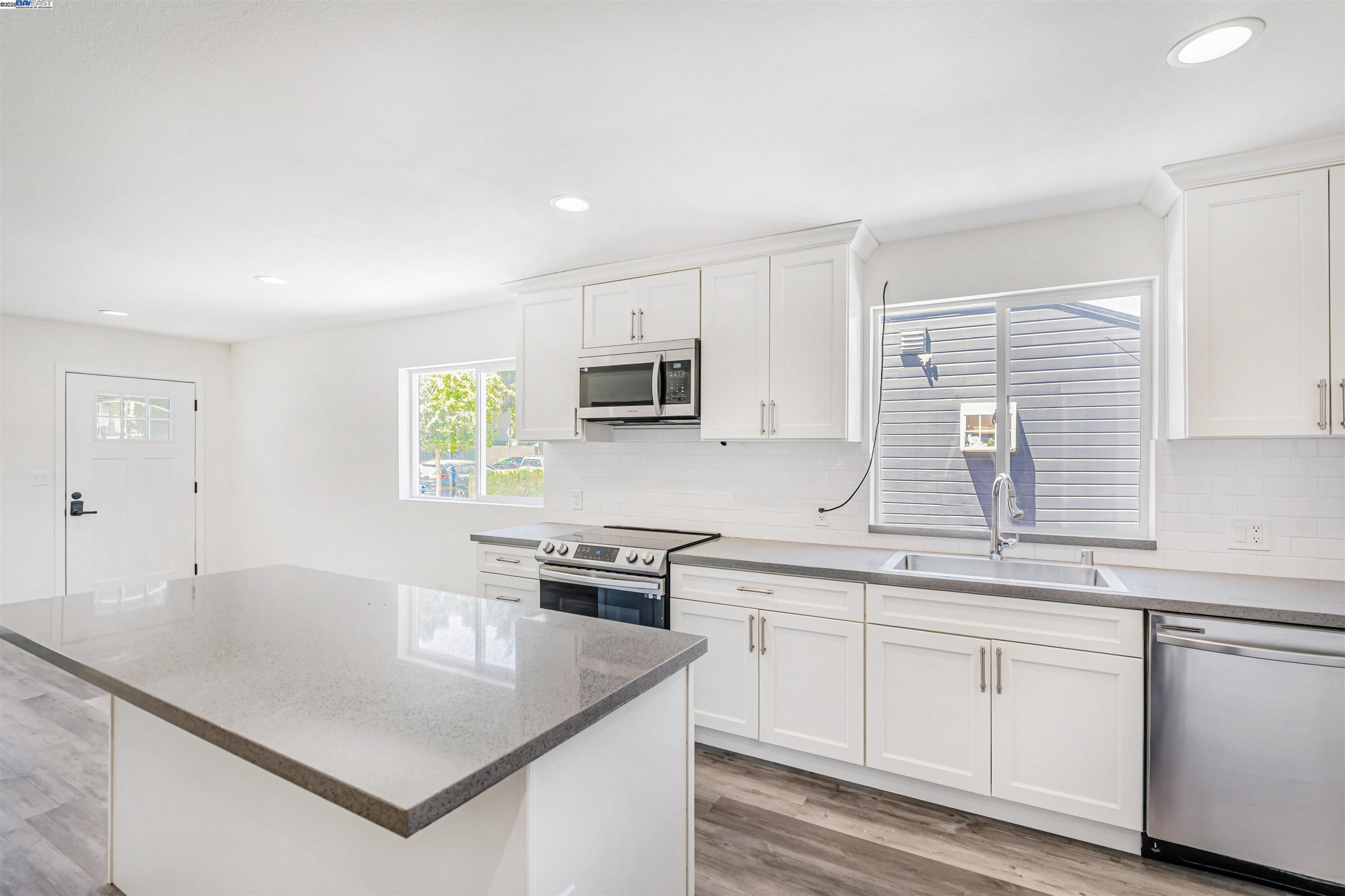 Detail Gallery Image 8 of 48 For 24576 Oneil Ave, Hayward,  CA 94544 - 3 Beds | 2 Baths