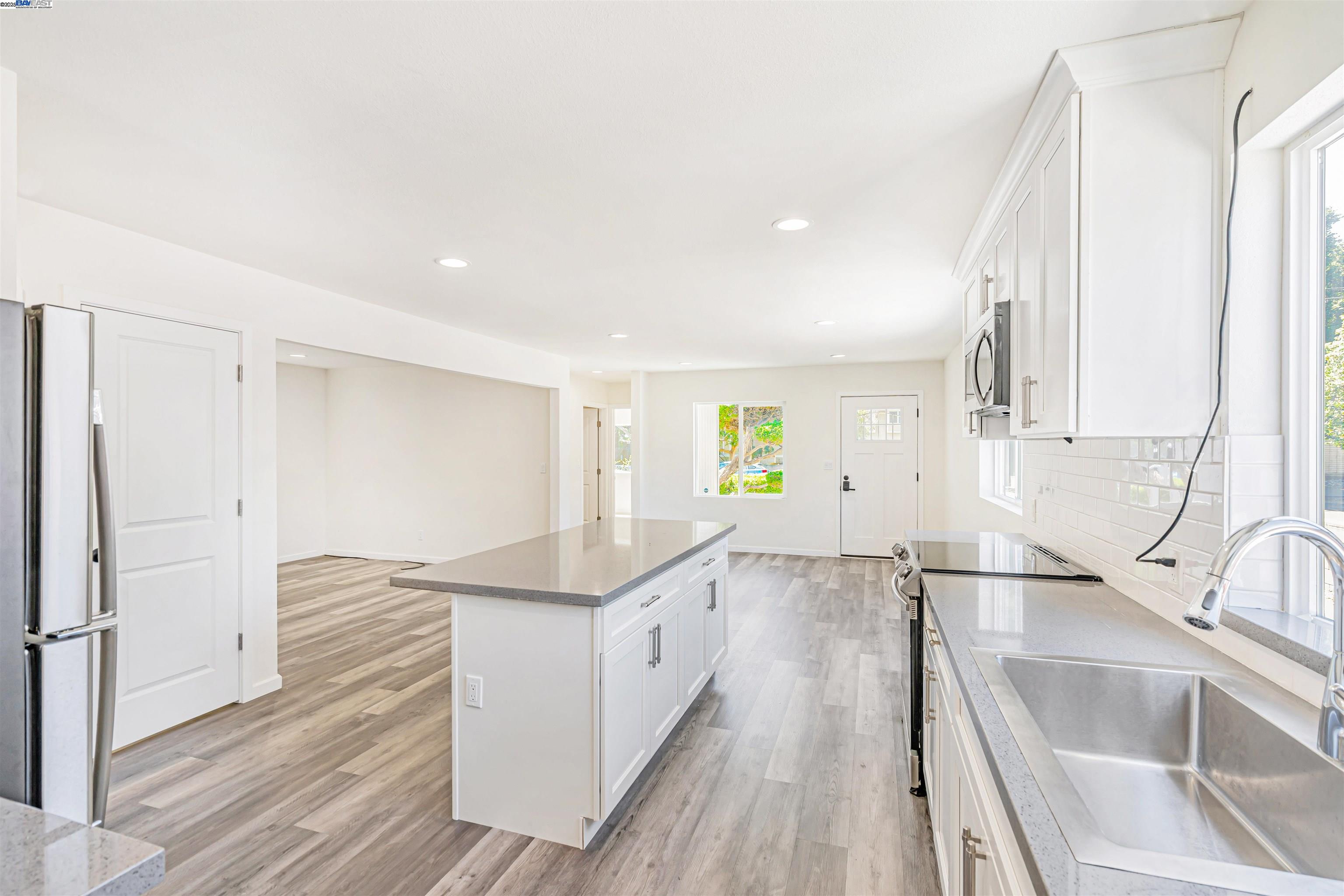 Detail Gallery Image 9 of 48 For 24576 Oneil Ave, Hayward,  CA 94544 - 3 Beds | 2 Baths