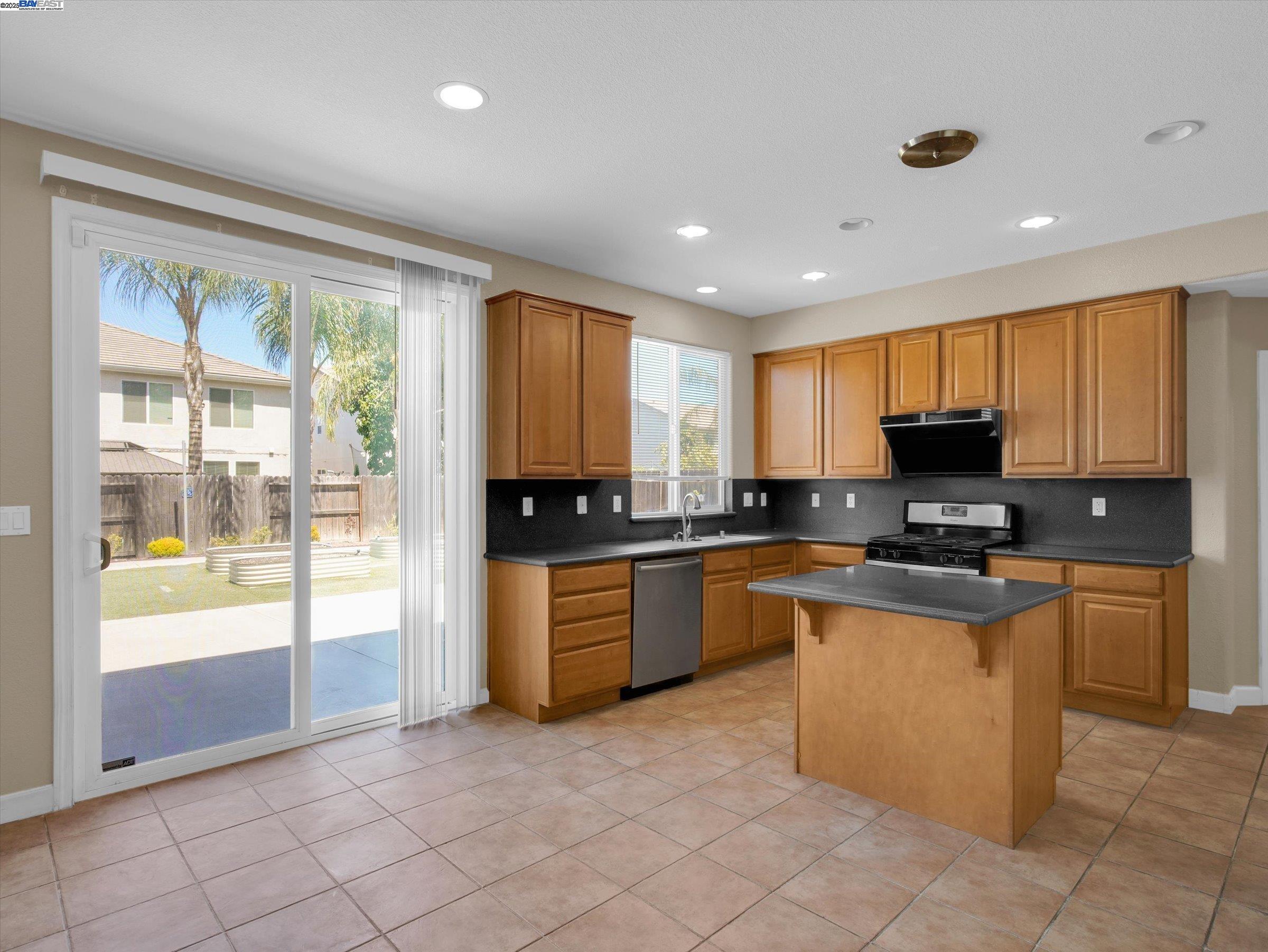 Detail Gallery Image 12 of 58 For 1413 Angus St, Patterson,  CA 95363 - 5 Beds | 3 Baths