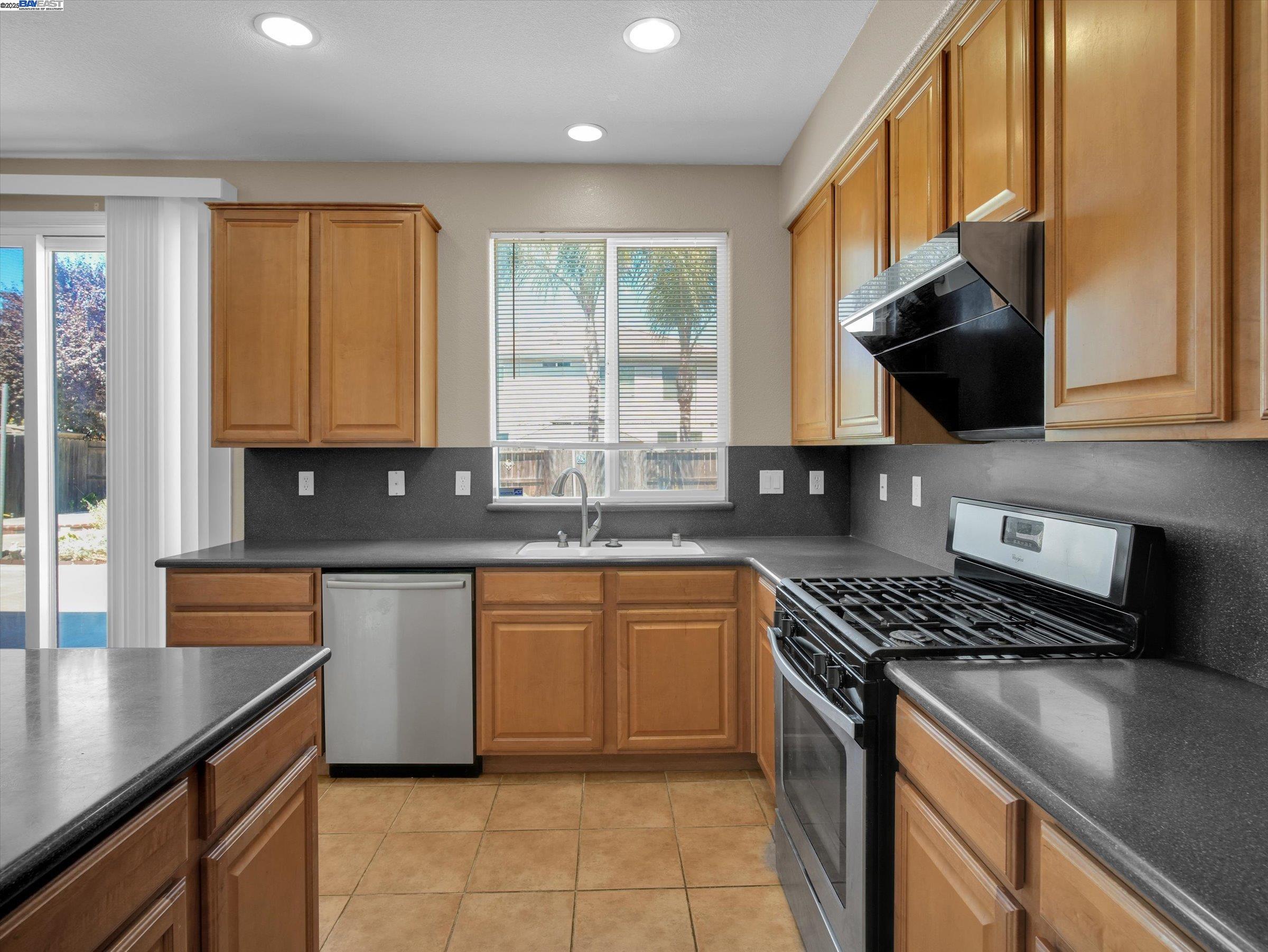 Detail Gallery Image 18 of 58 For 1413 Angus St, Patterson,  CA 95363 - 5 Beds | 3 Baths