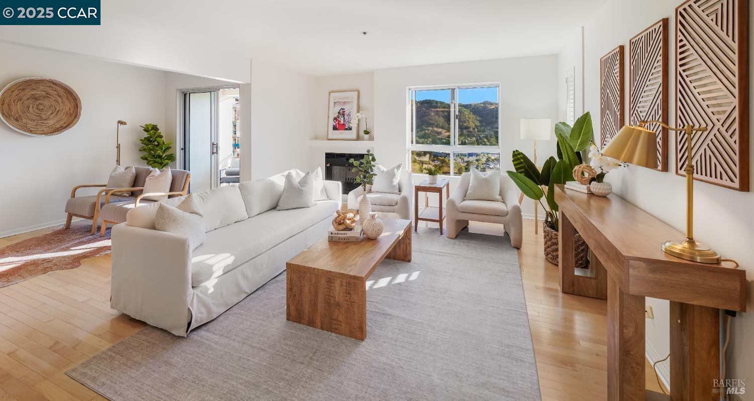 Detail Gallery Image 2 of 36 For 100 Thorndale Drive #326,  San Rafael,  CA 94903-4114 - 1 Beds | 2 Baths