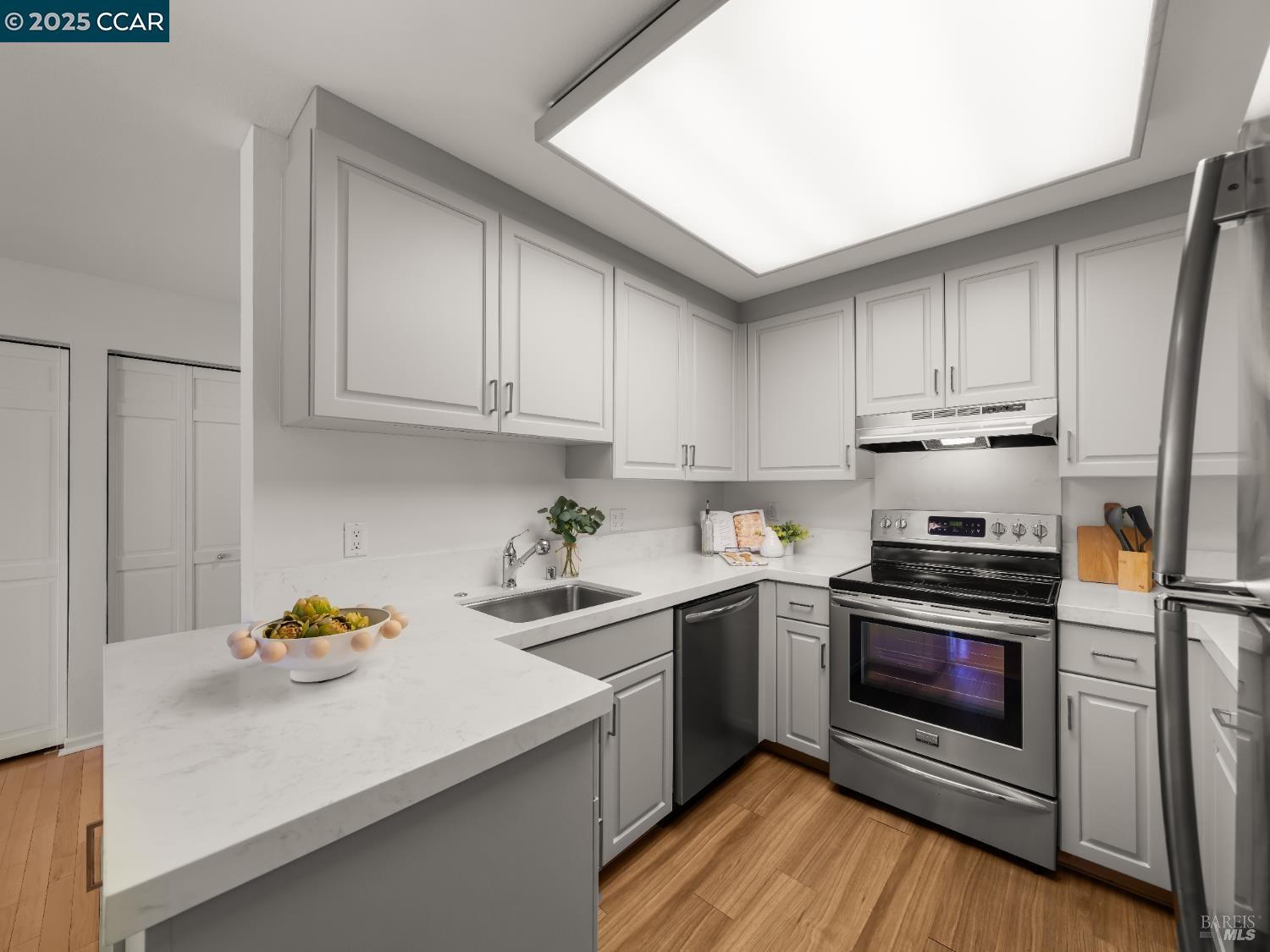 Detail Gallery Image 12 of 36 For 100 Thorndale Drive #326,  San Rafael,  CA 94903-4114 - 1 Beds | 2 Baths