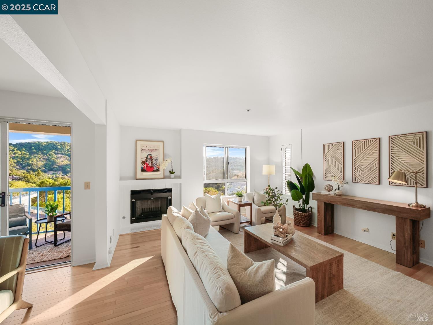 Detail Gallery Image 3 of 36 For 100 Thorndale Drive #326,  San Rafael,  CA 94903-4114 - 1 Beds | 2 Baths