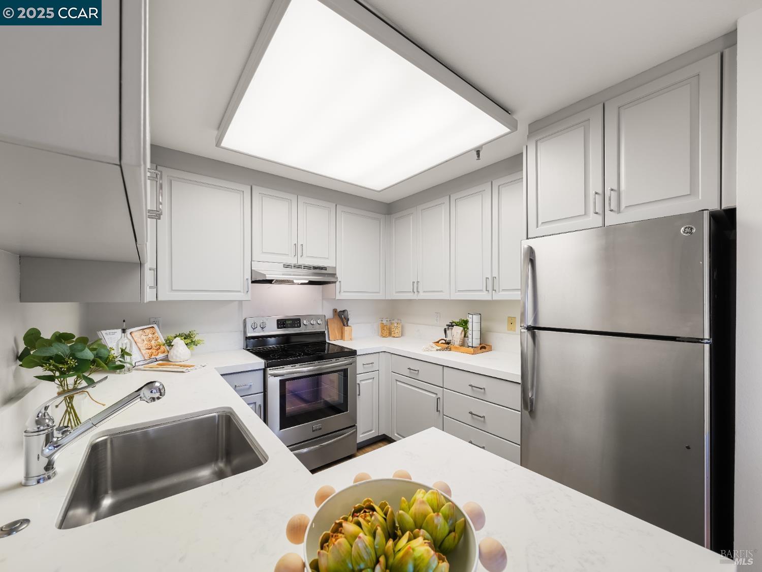 Detail Gallery Image 10 of 36 For 100 Thorndale Drive #326,  San Rafael,  CA 94903-4114 - 1 Beds | 2 Baths