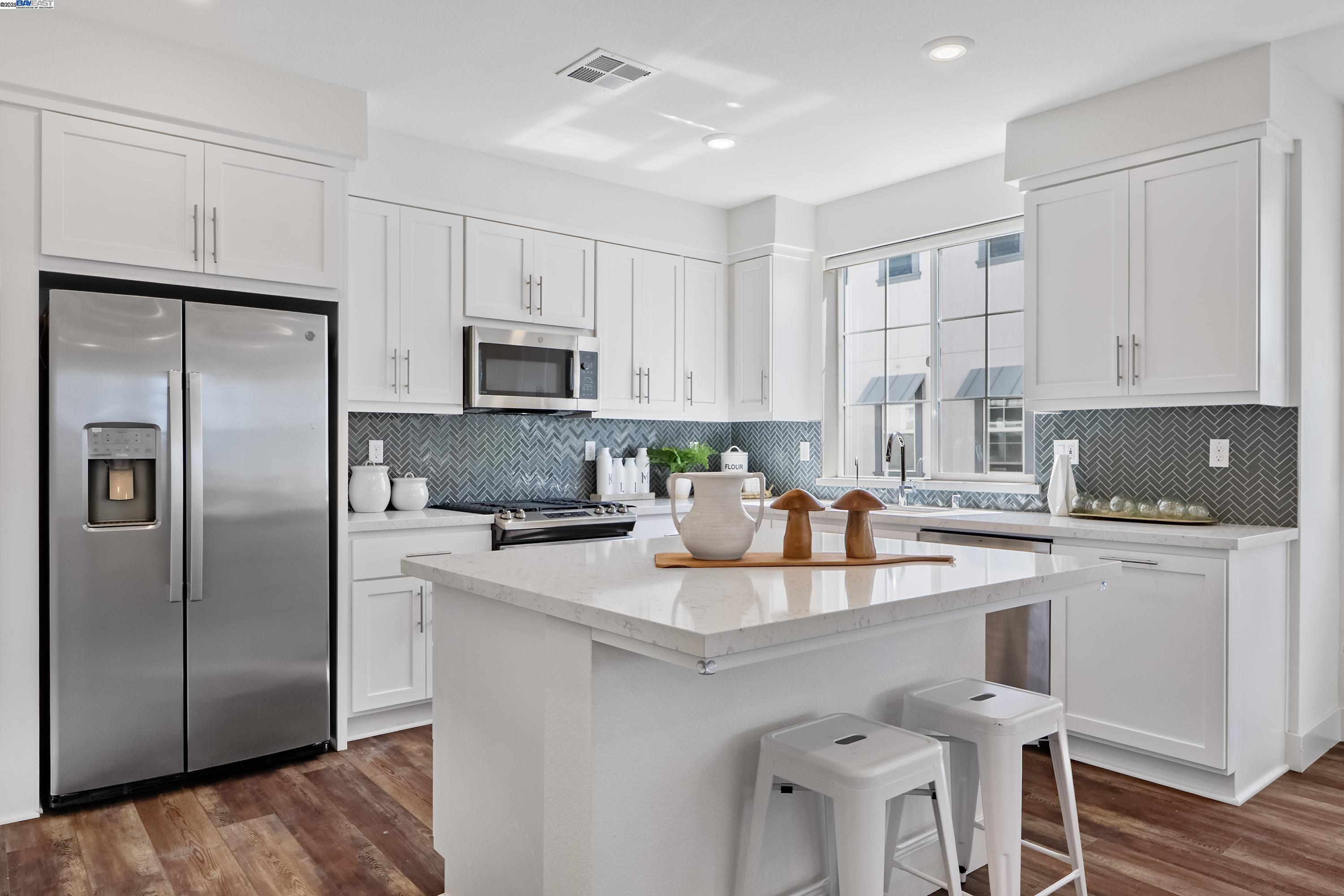 Detail Gallery Image 12 of 48 For 37428 Bowline Rd, Newark,  CA 94560 - 2 Beds | 2/1 Baths