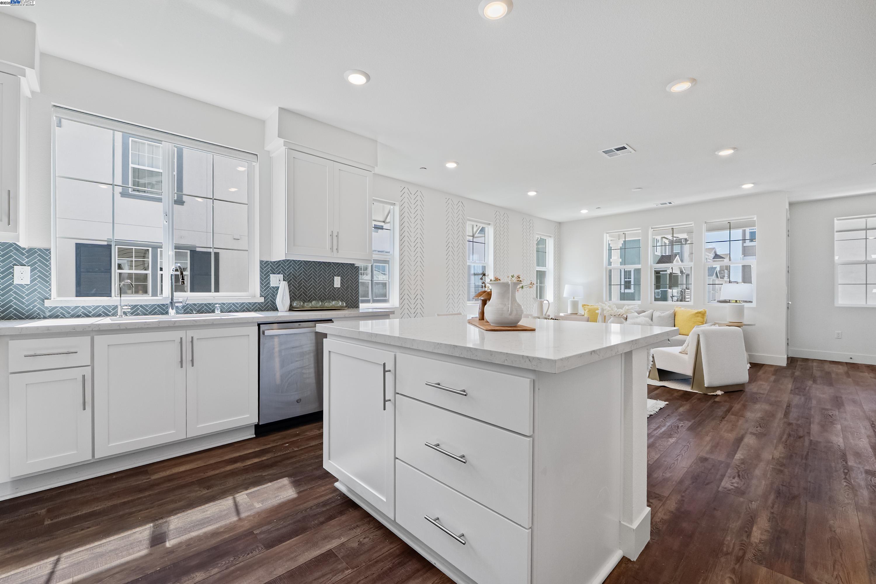 Detail Gallery Image 15 of 48 For 37428 Bowline Rd, Newark,  CA 94560 - 2 Beds | 2/1 Baths
