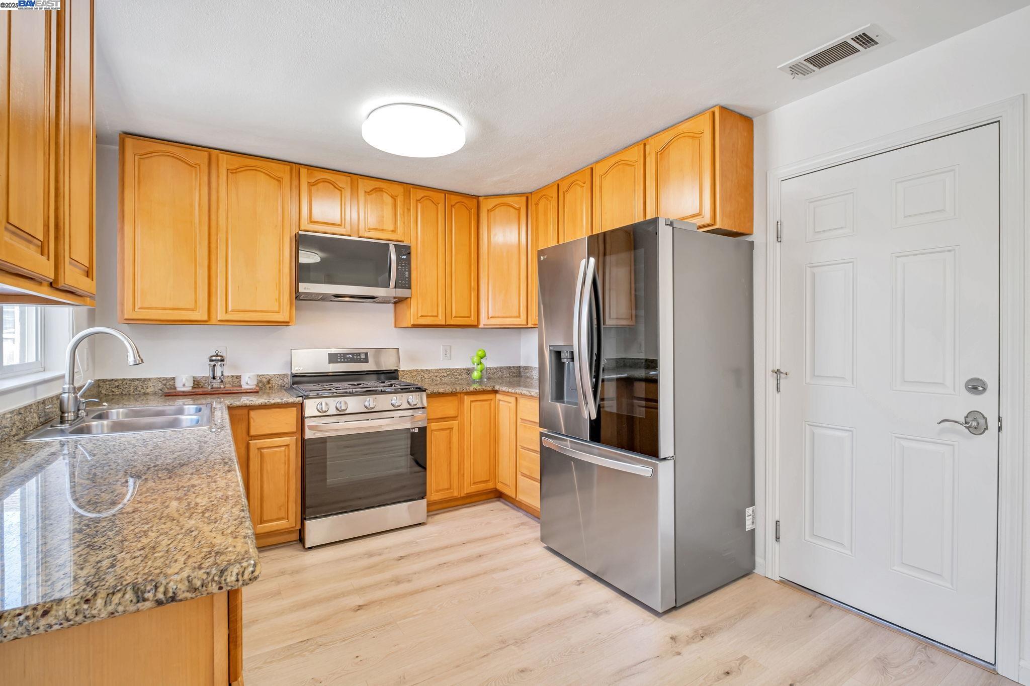 Detail Gallery Image 11 of 33 For 15049 Kesterson St, San Leandro,  CA 94579 - 3 Beds | 1 Baths