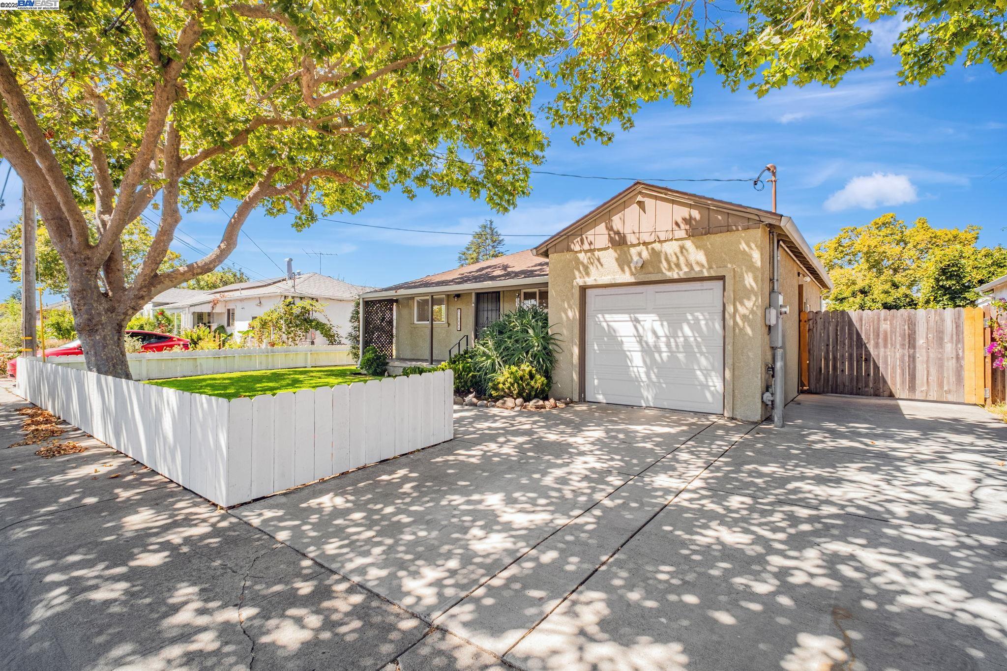 Detail Gallery Image 3 of 33 For 15049 Kesterson St, San Leandro,  CA 94579 - 3 Beds | 1 Baths