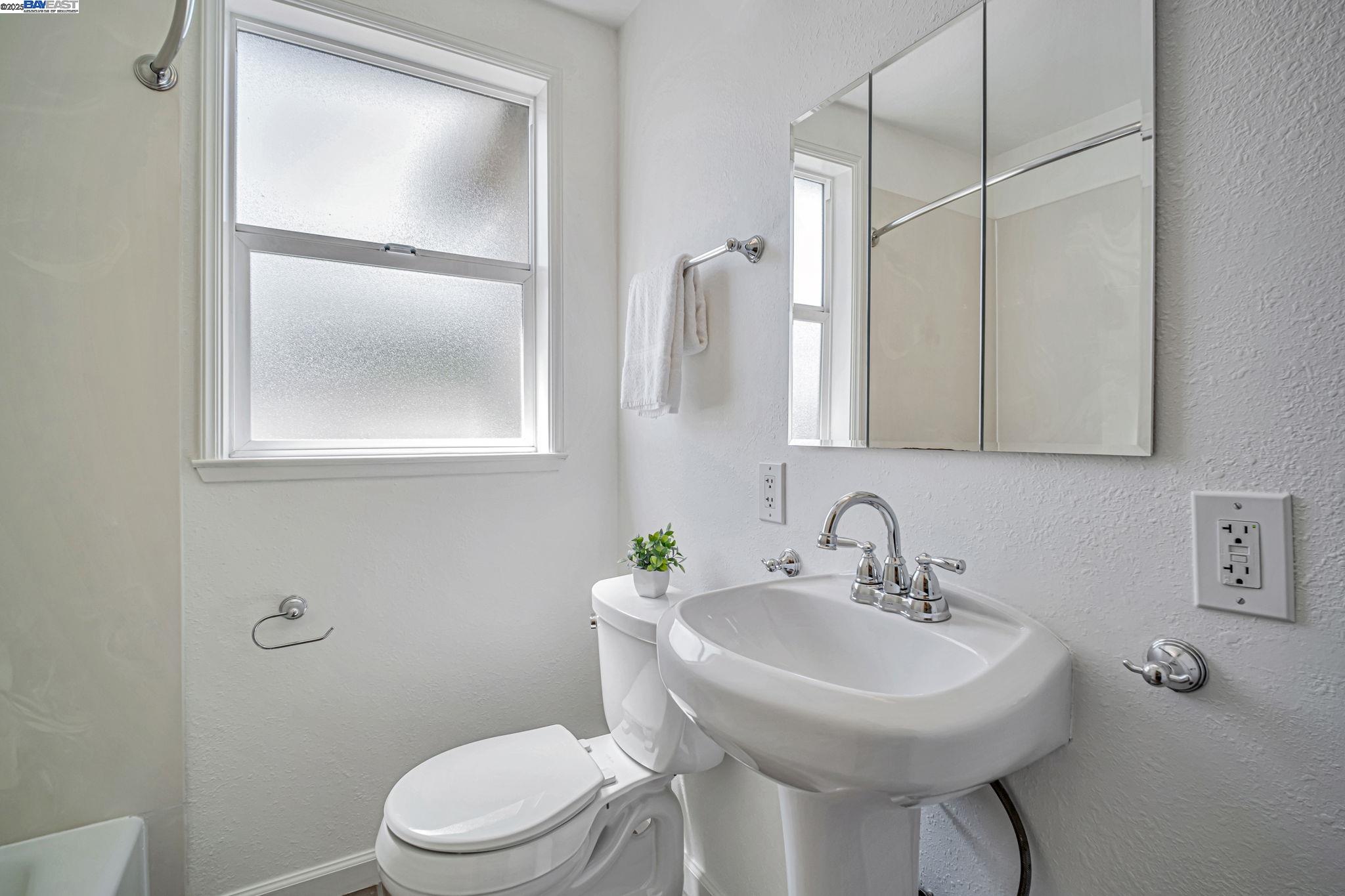 Detail Gallery Image 25 of 33 For 15049 Kesterson St, San Leandro,  CA 94579 - 3 Beds | 1 Baths