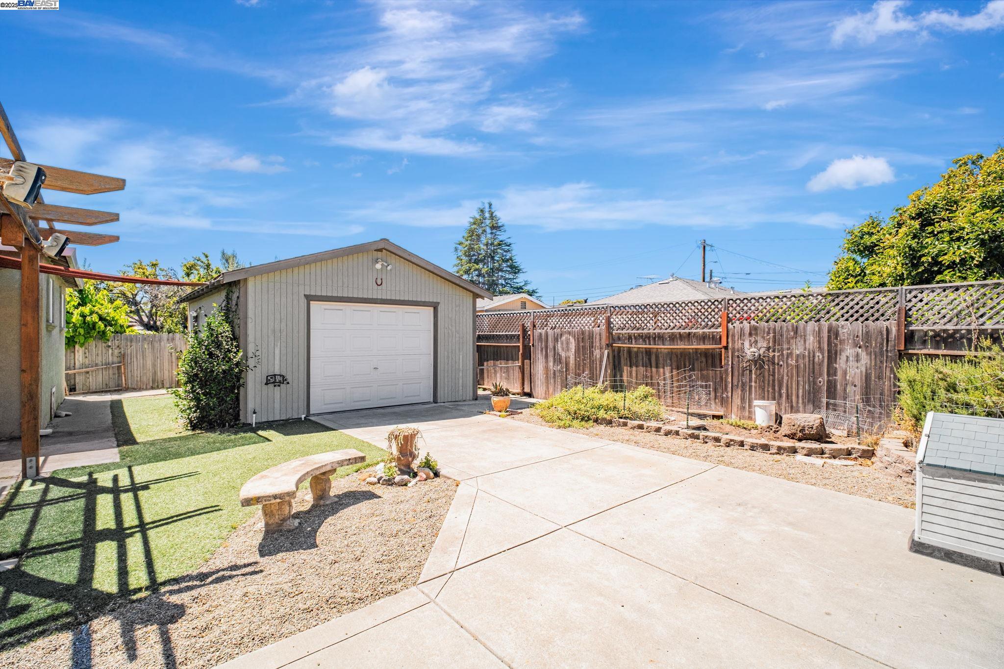 Detail Gallery Image 31 of 33 For 15049 Kesterson St, San Leandro,  CA 94579 - 3 Beds | 1 Baths