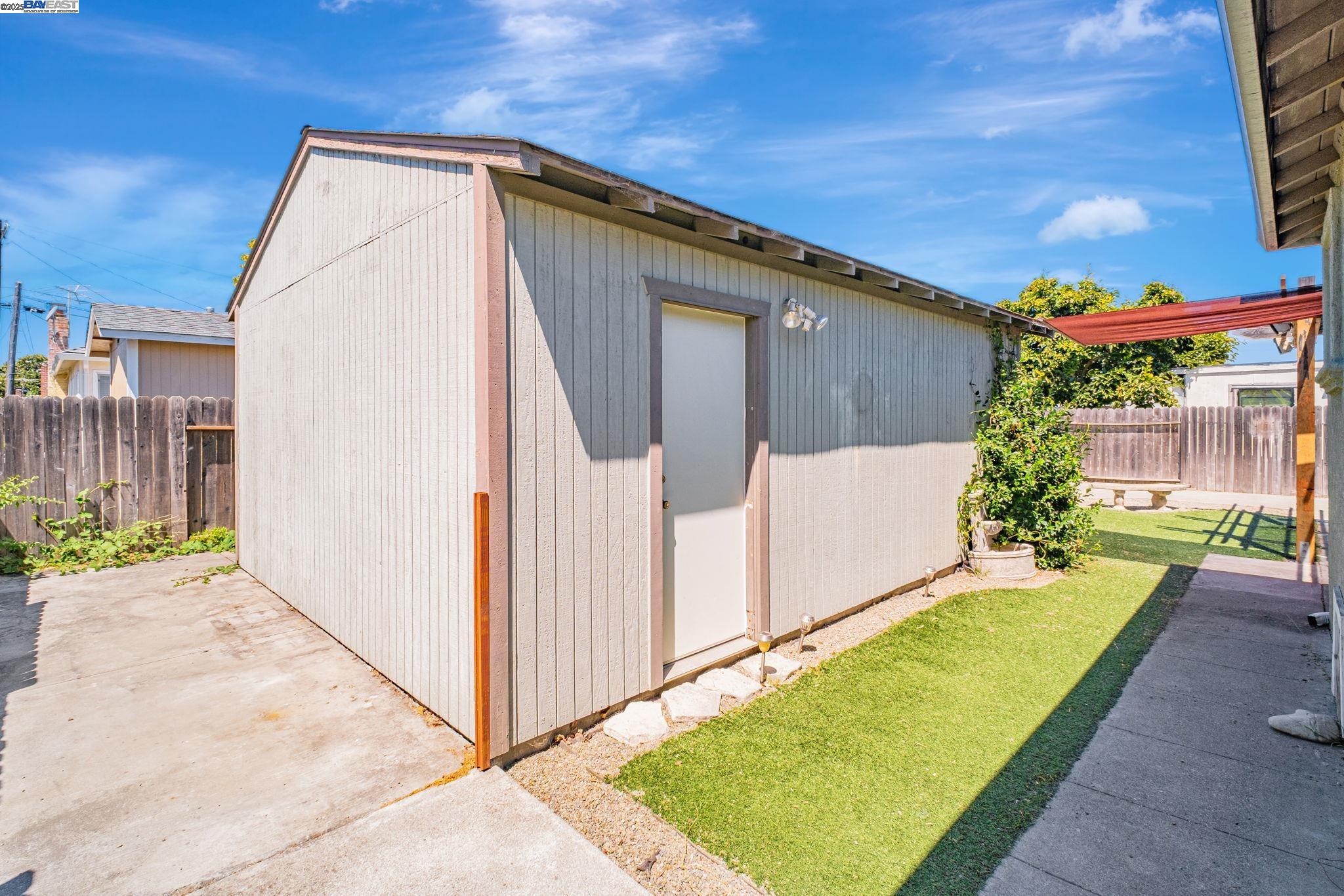 Detail Gallery Image 33 of 33 For 15049 Kesterson St, San Leandro,  CA 94579 - 3 Beds | 1 Baths