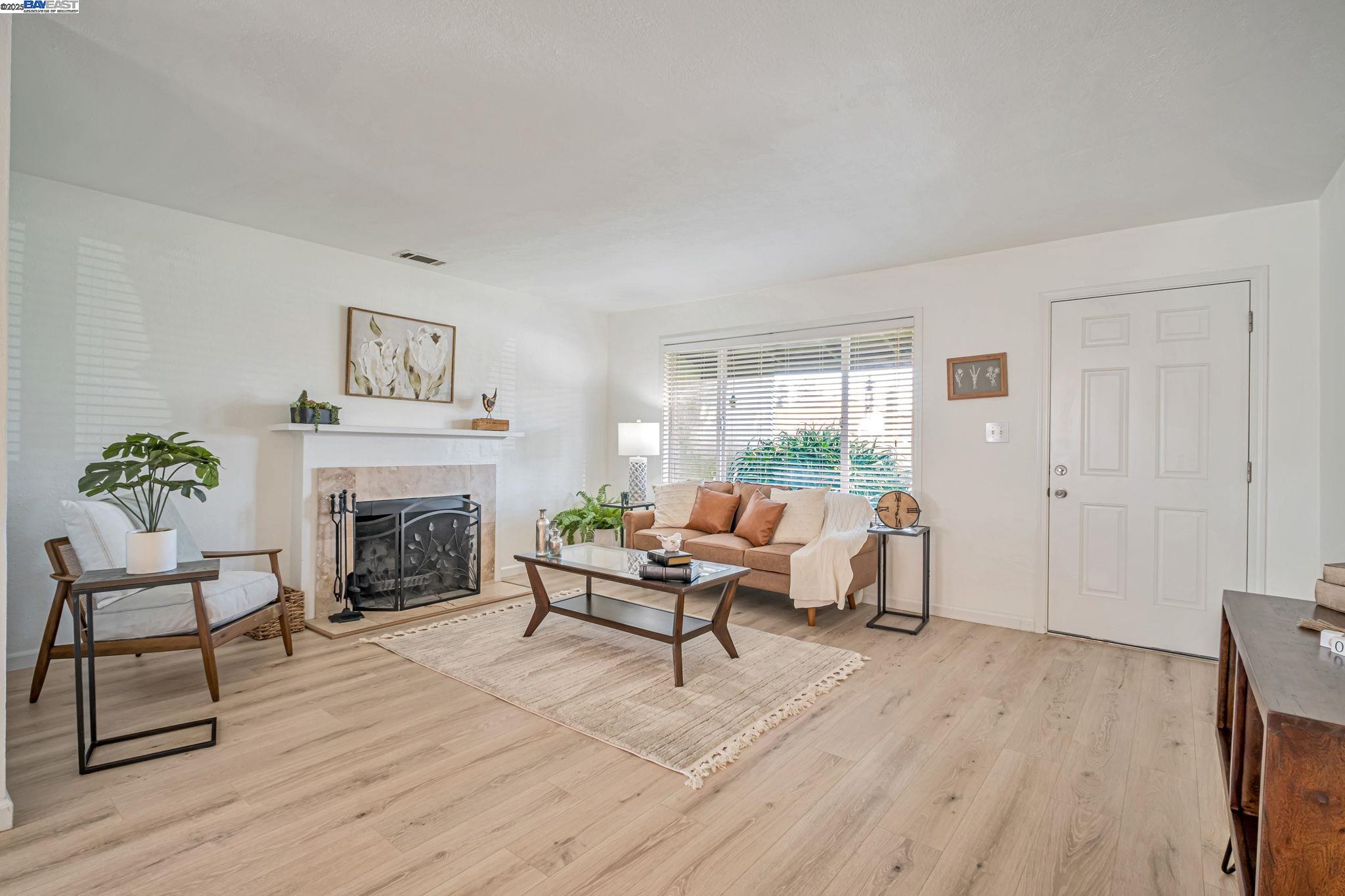 Detail Gallery Image 7 of 33 For 15049 Kesterson St, San Leandro,  CA 94579 - 3 Beds | 1 Baths