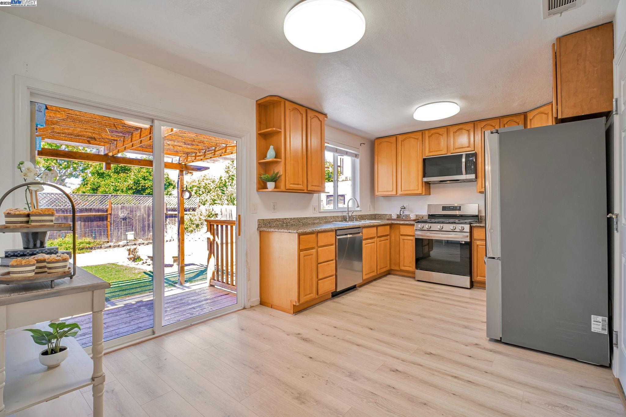 Detail Gallery Image 8 of 33 For 15049 Kesterson St, San Leandro,  CA 94579 - 3 Beds | 1 Baths