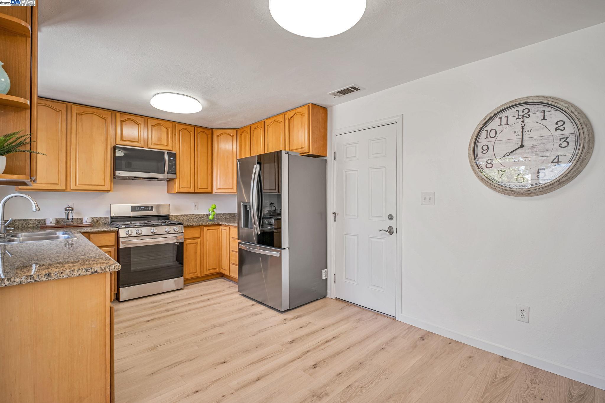 Detail Gallery Image 9 of 33 For 15049 Kesterson St, San Leandro,  CA 94579 - 3 Beds | 1 Baths