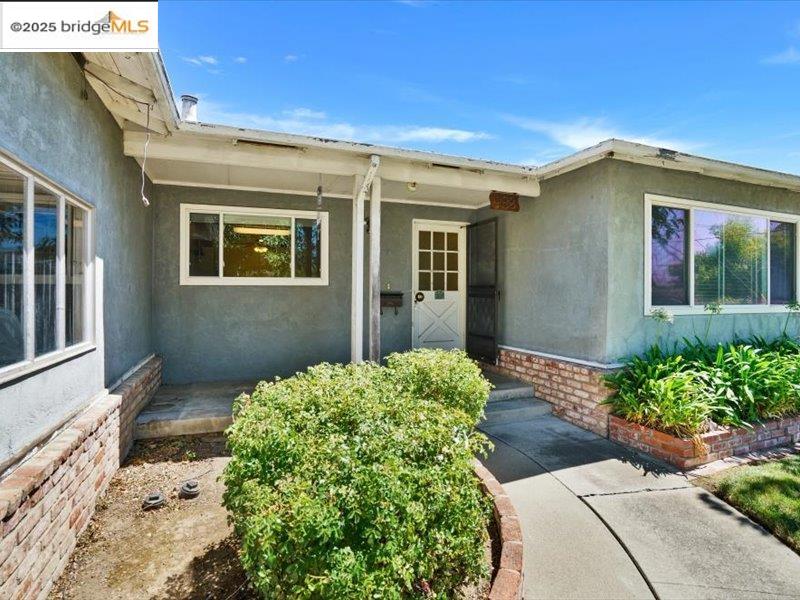 Detail Gallery Image 8 of 51 For 438 Harding Ave, Livermore,  CA 94550 - 4 Beds | 2 Baths