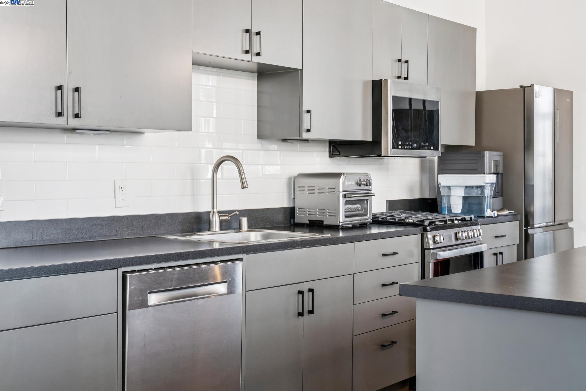 Detail Gallery Image 18 of 41 For 247 4th St #202,  Oakland,  CA 94607 - 2 Beds | 1 Baths