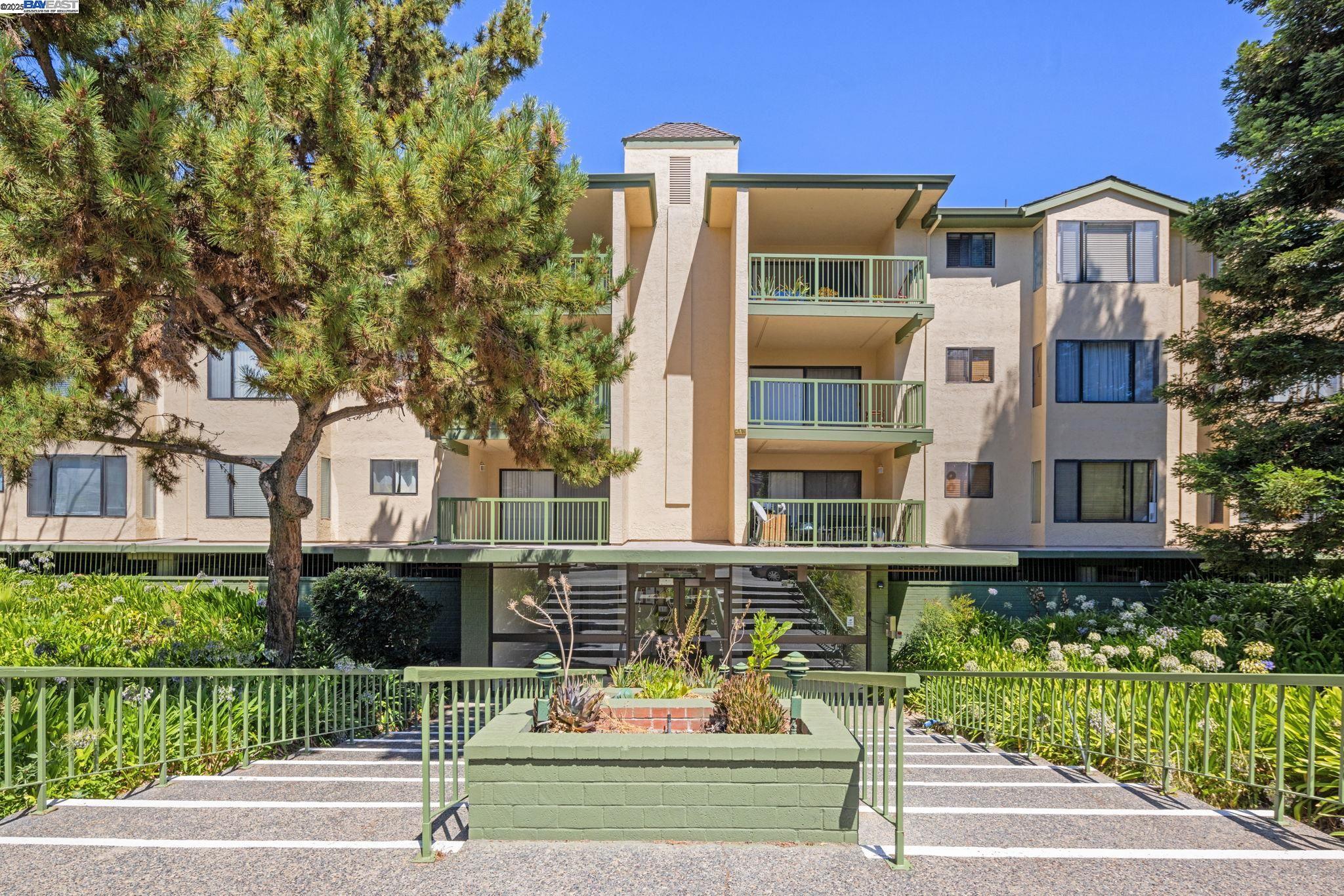 Detail Gallery Image 1 of 33 For 38780 Tyson Ln 101c,  Fremont,  CA 94536 - 1 Beds | 1 Baths