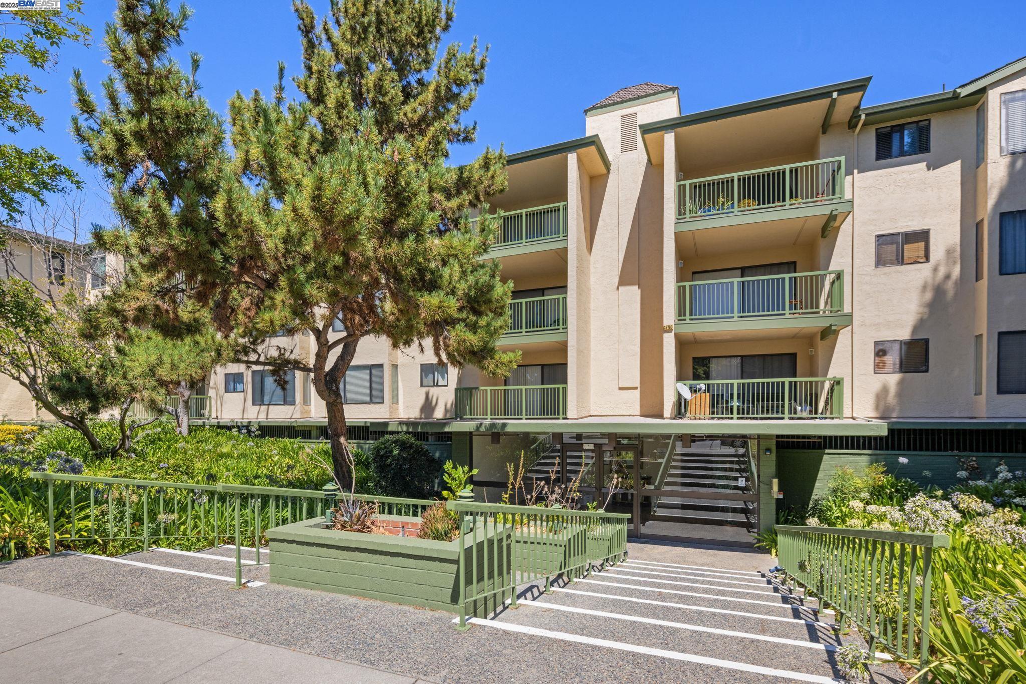 Detail Gallery Image 2 of 33 For 38780 Tyson Ln 101c,  Fremont,  CA 94536 - 1 Beds | 1 Baths