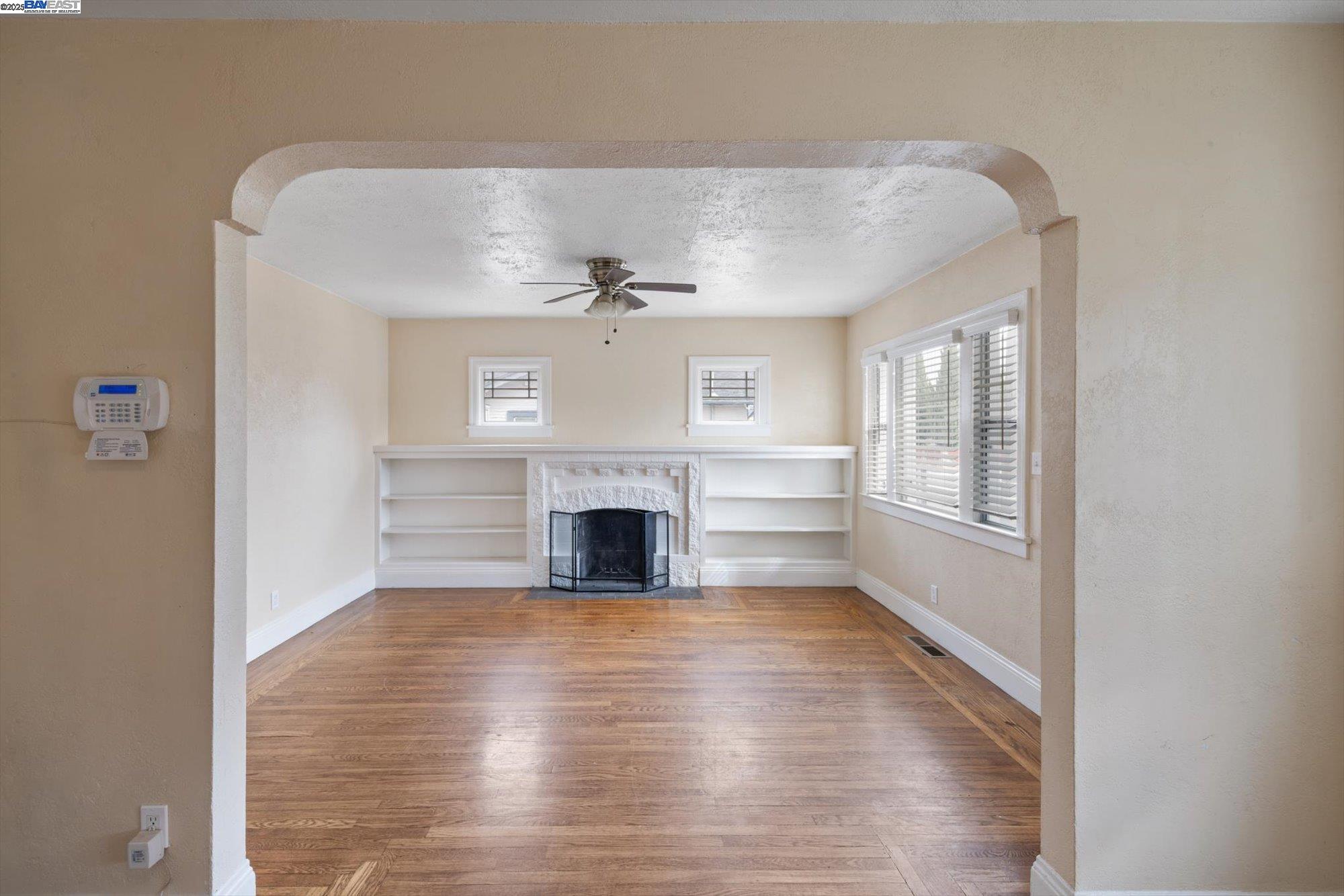 Detail Gallery Image 11 of 47 For 10109 Plymouth St, Oakland,  CA 94603 - 2 Beds | 1 Baths