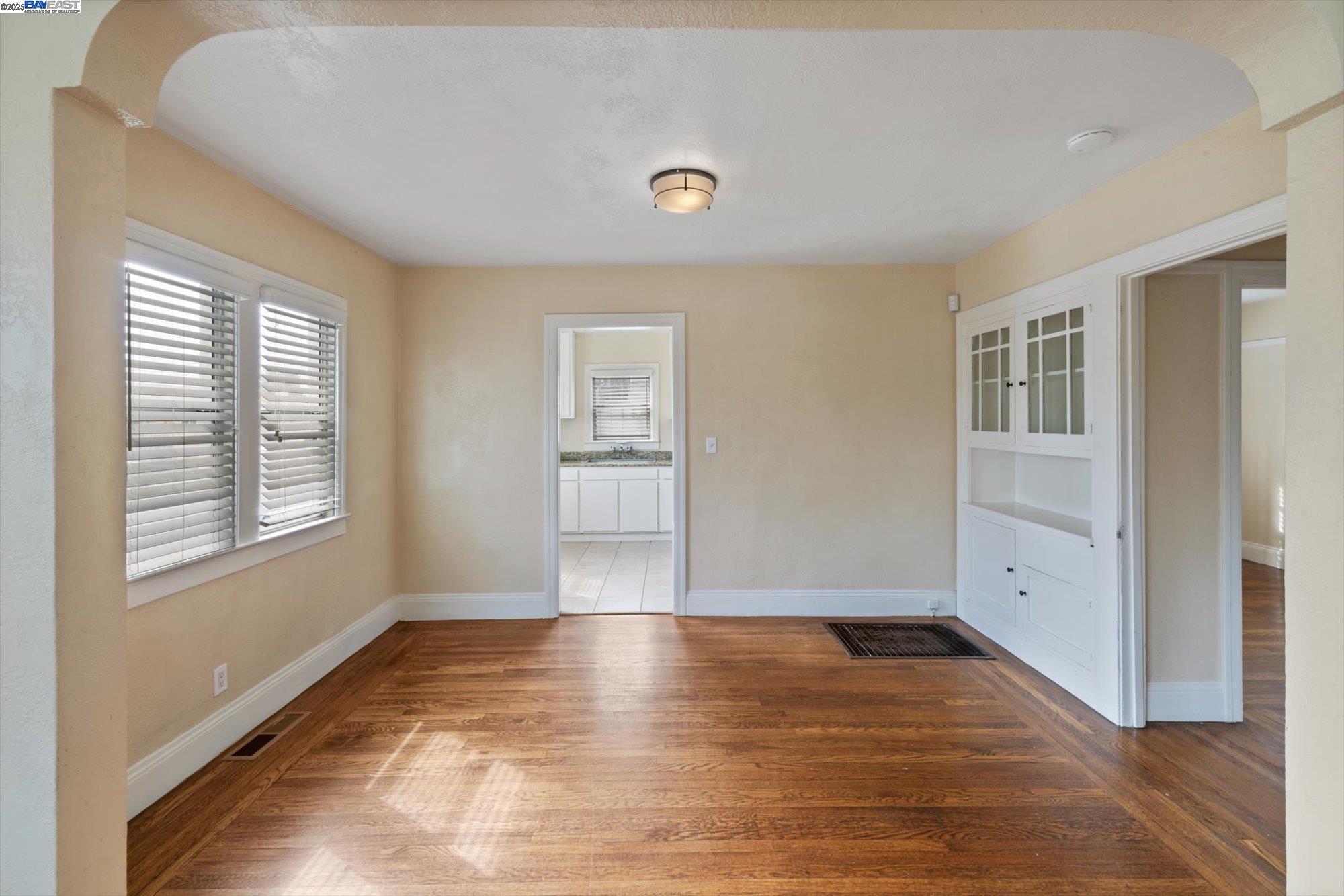 Detail Gallery Image 15 of 47 For 10109 Plymouth St, Oakland,  CA 94603 - 2 Beds | 1 Baths