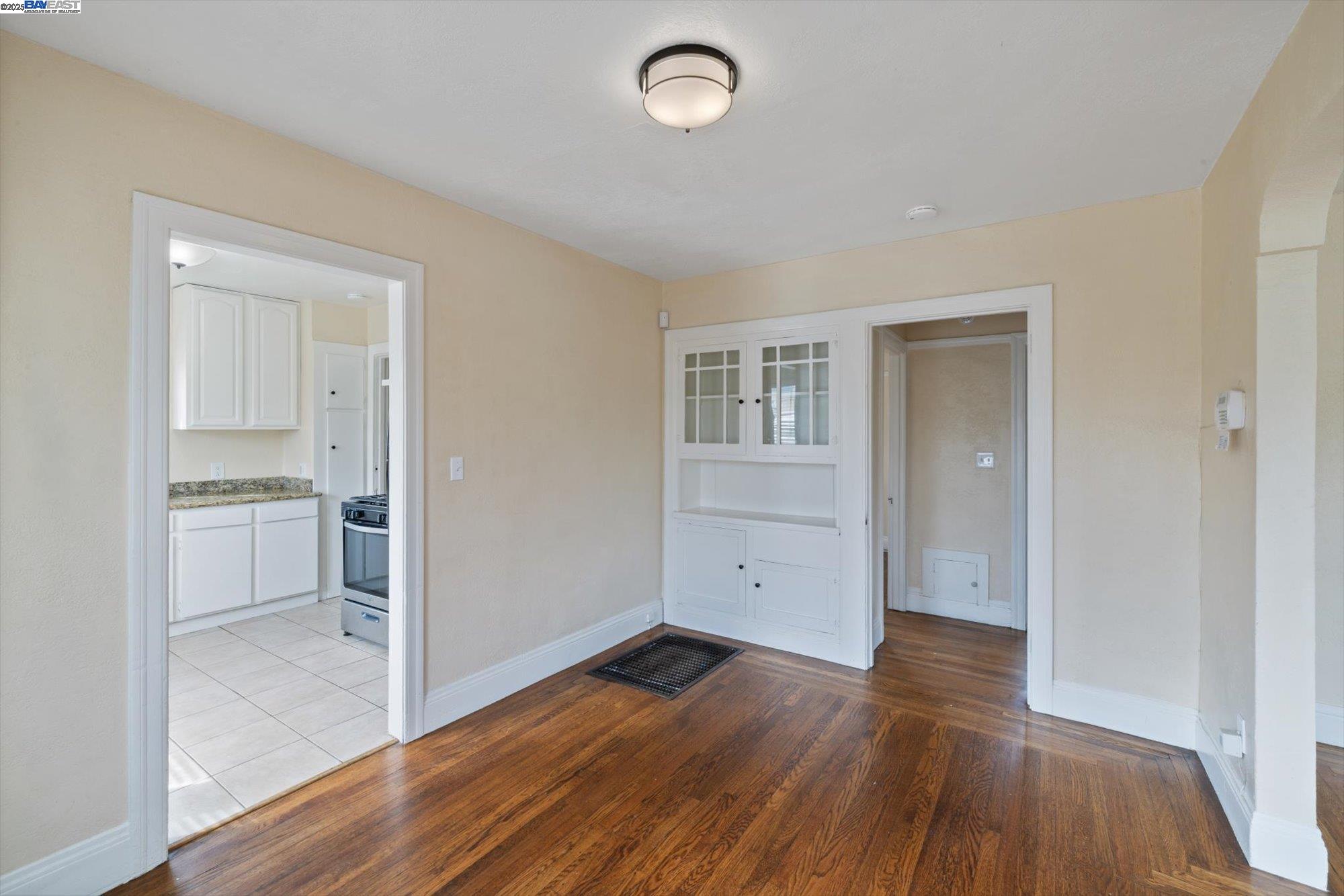 Detail Gallery Image 16 of 47 For 10109 Plymouth St, Oakland,  CA 94603 - 2 Beds | 1 Baths