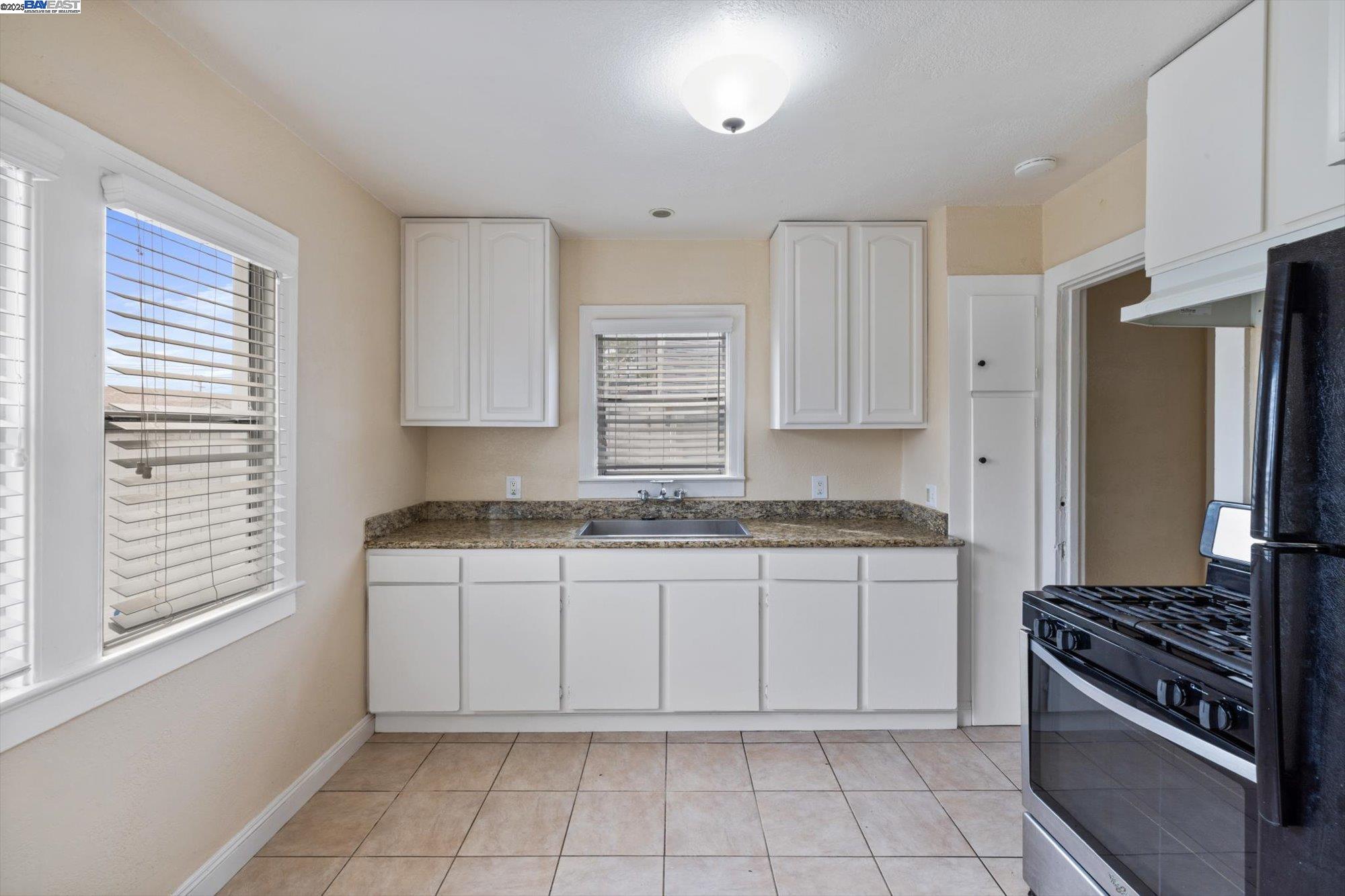 Detail Gallery Image 17 of 47 For 10109 Plymouth St, Oakland,  CA 94603 - 2 Beds | 1 Baths