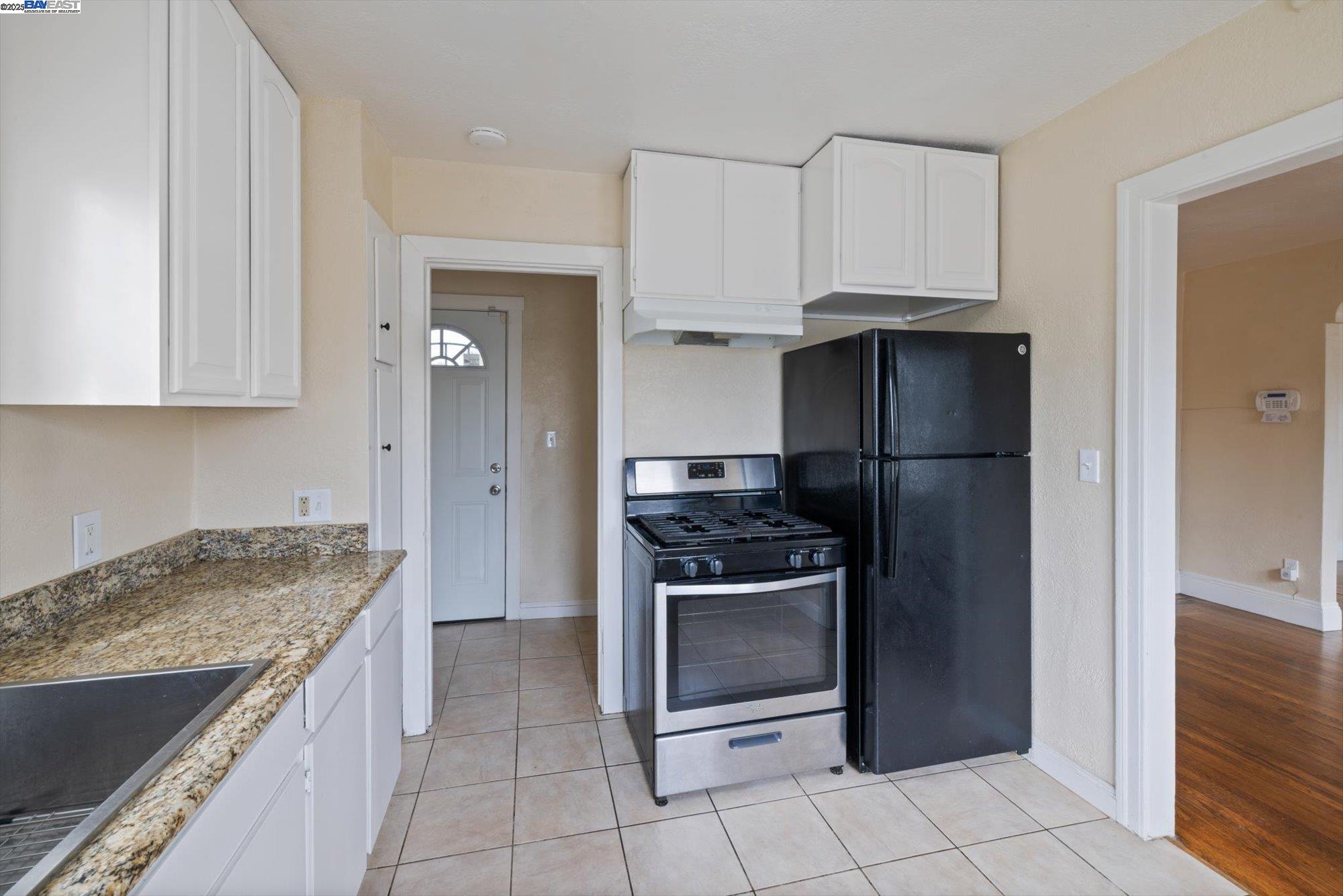 Detail Gallery Image 18 of 47 For 10109 Plymouth St, Oakland,  CA 94603 - 2 Beds | 1 Baths