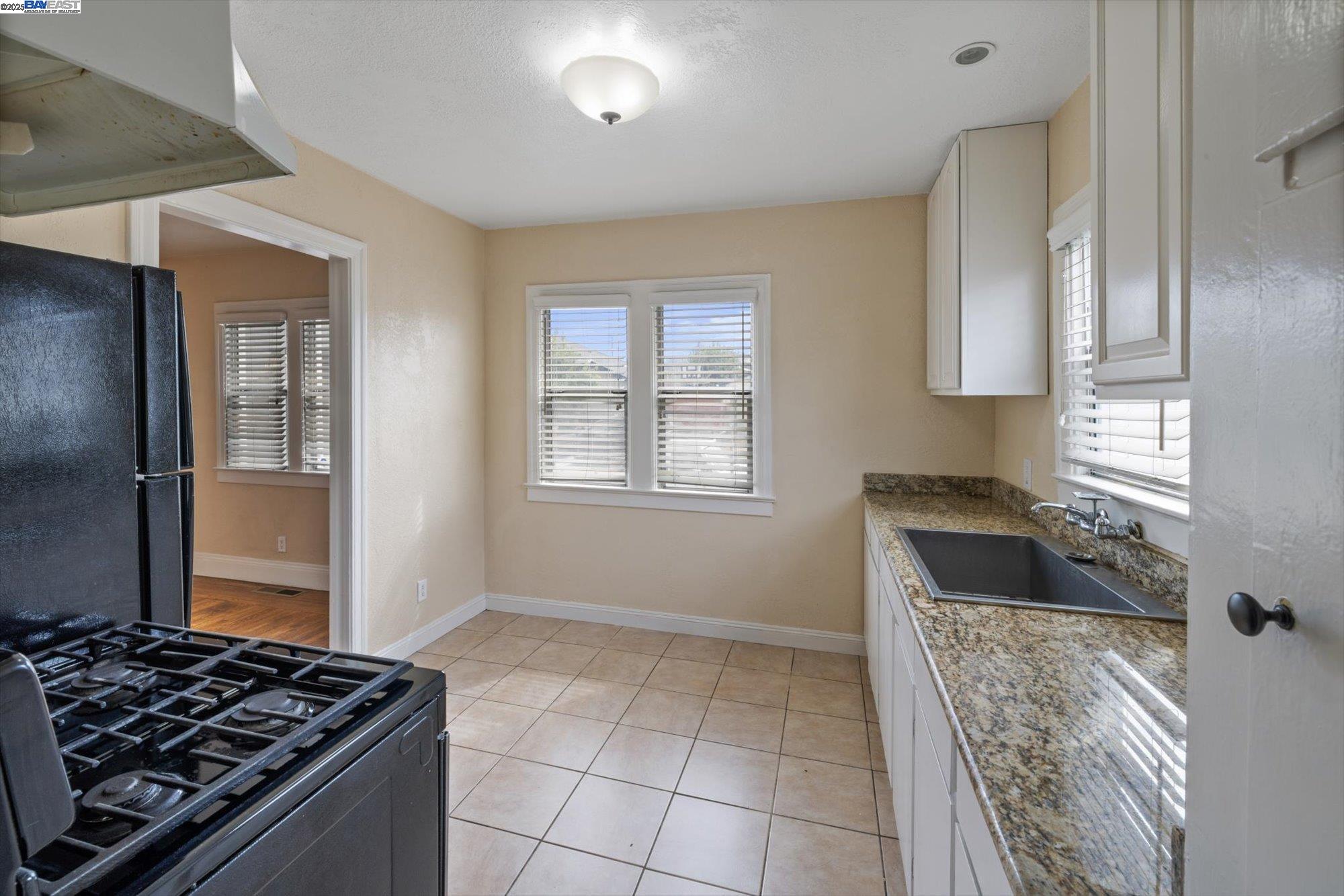 Detail Gallery Image 19 of 47 For 10109 Plymouth St, Oakland,  CA 94603 - 2 Beds | 1 Baths
