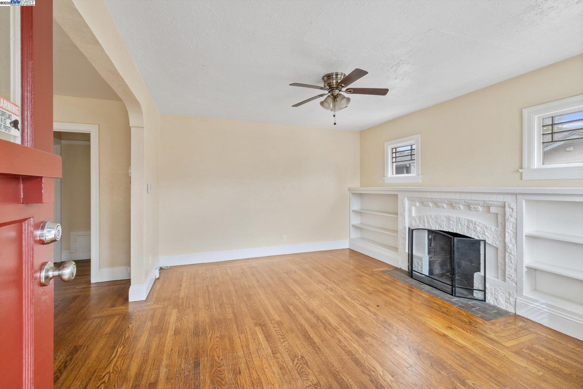 Detail Gallery Image 8 of 47 For 10109 Plymouth St, Oakland,  CA 94603 - 2 Beds | 1 Baths