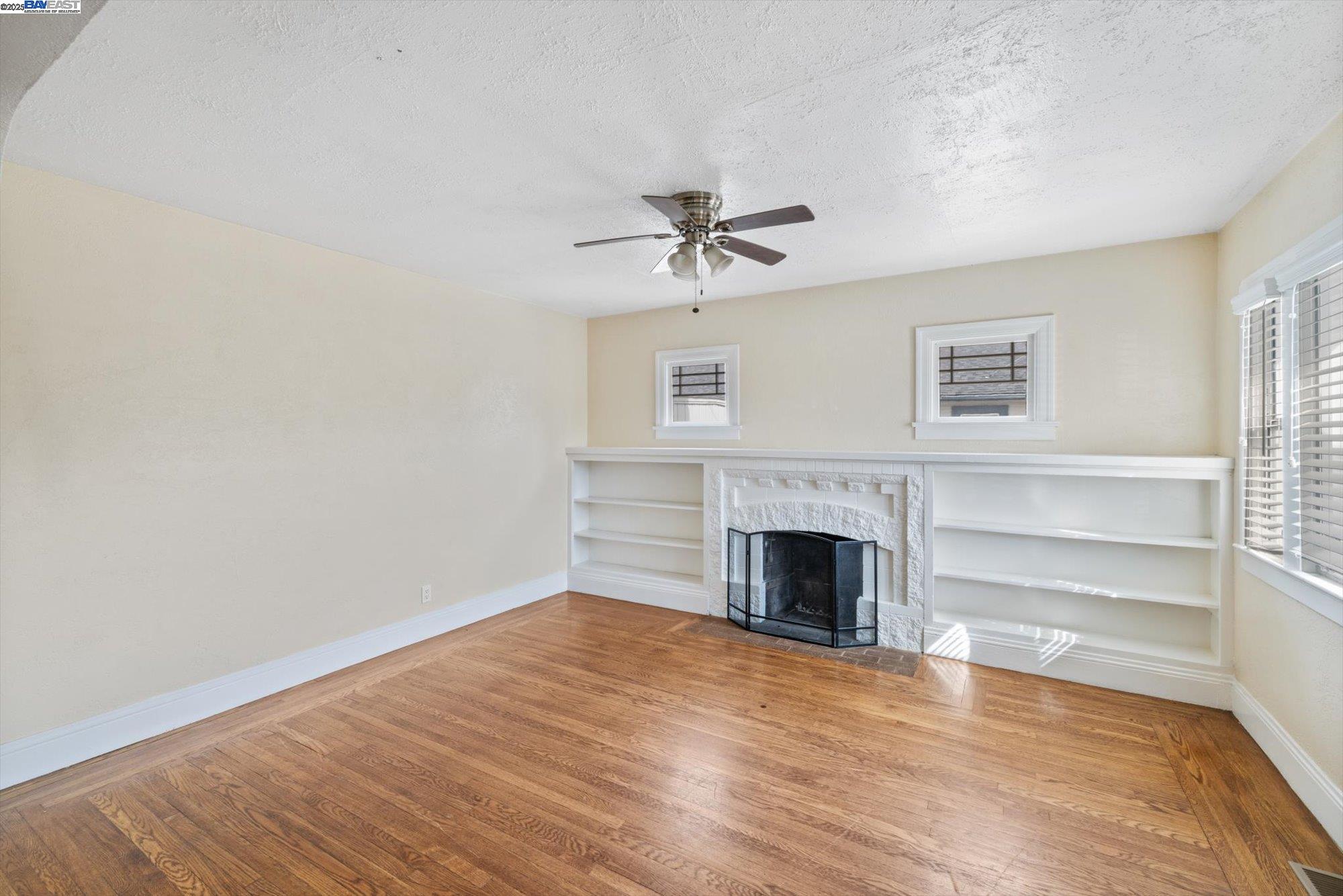 Detail Gallery Image 9 of 47 For 10109 Plymouth St, Oakland,  CA 94603 - 2 Beds | 1 Baths