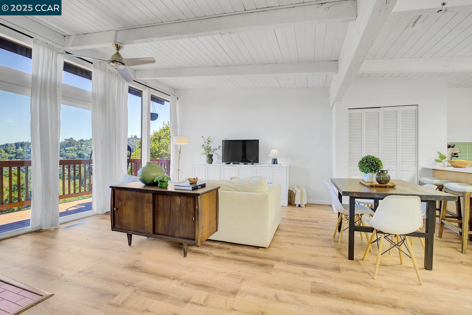 Detail Gallery Image 2 of 30 For 317 Seymour Ln, Mill Valley,  CA 94941 - 3 Beds | 2 Baths