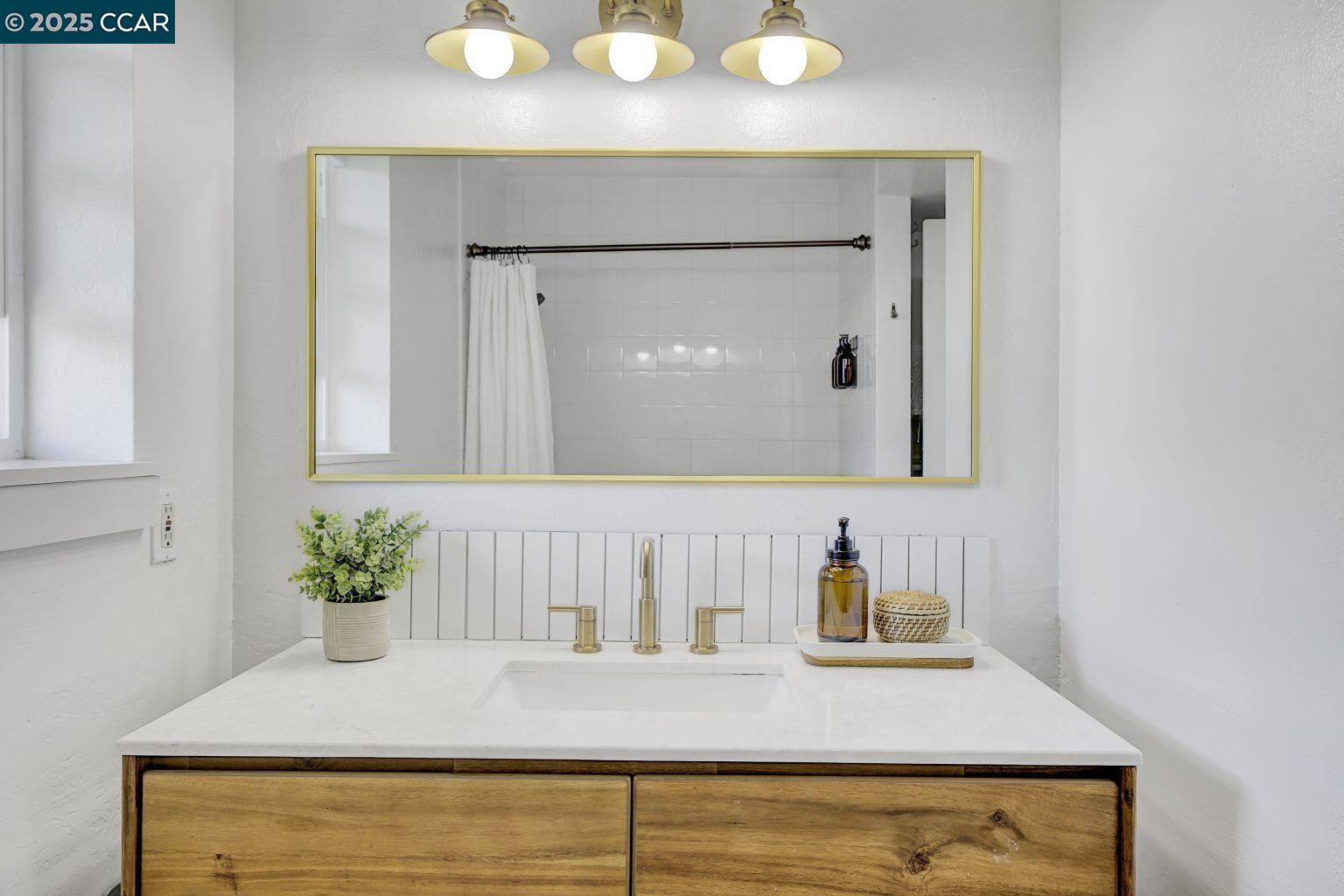 Detail Gallery Image 17 of 30 For 317 Seymour Ln, Mill Valley,  CA 94941 - 3 Beds | 2 Baths