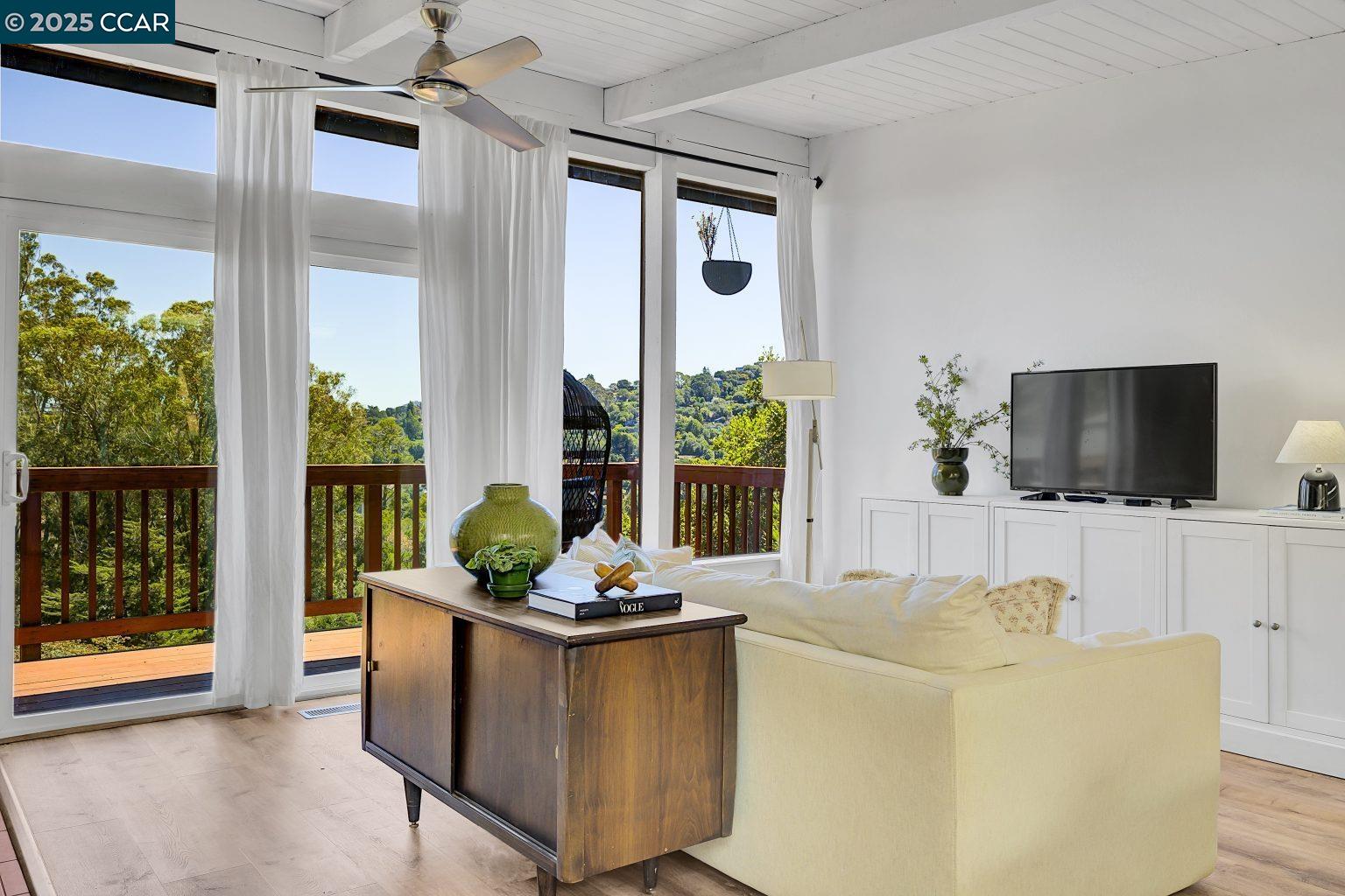 Detail Gallery Image 3 of 30 For 317 Seymour Ln, Mill Valley,  CA 94941 - 3 Beds | 2 Baths