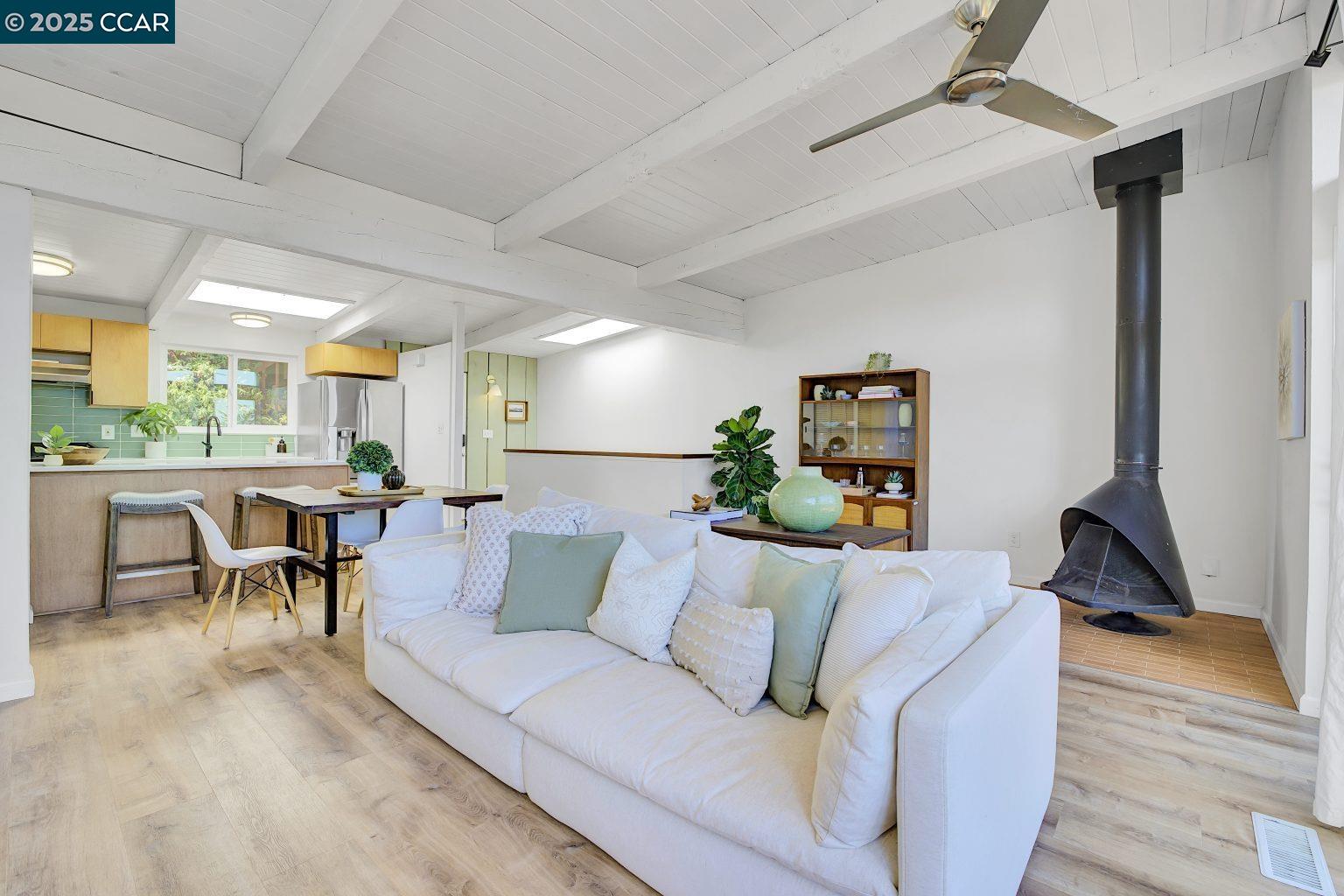 Detail Gallery Image 5 of 30 For 317 Seymour Ln, Mill Valley,  CA 94941 - 3 Beds | 2 Baths