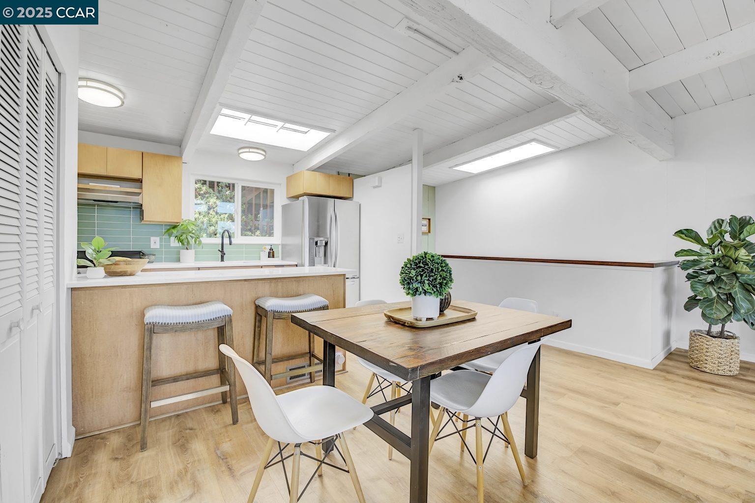 Detail Gallery Image 6 of 30 For 317 Seymour Ln, Mill Valley,  CA 94941 - 3 Beds | 2 Baths