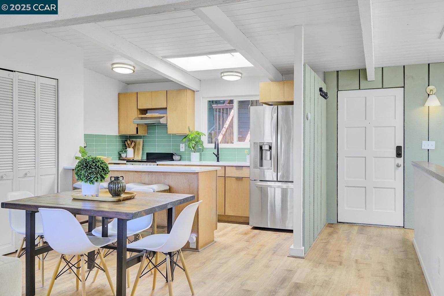Detail Gallery Image 7 of 30 For 317 Seymour Ln, Mill Valley,  CA 94941 - 3 Beds | 2 Baths