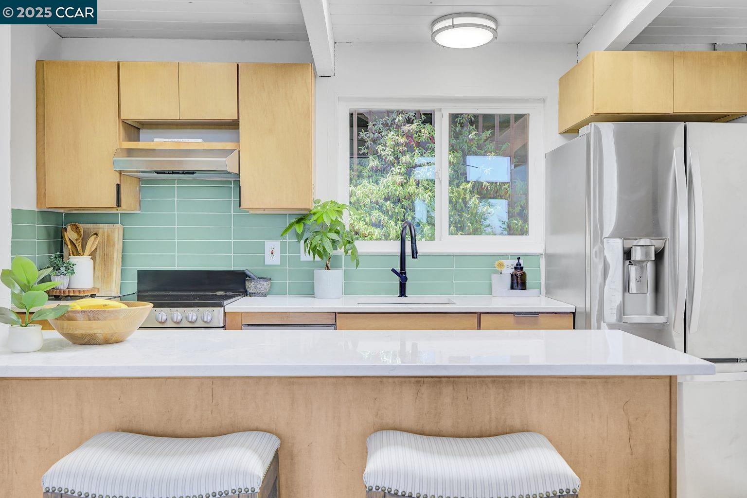 Detail Gallery Image 8 of 30 For 317 Seymour Ln, Mill Valley,  CA 94941 - 3 Beds | 2 Baths