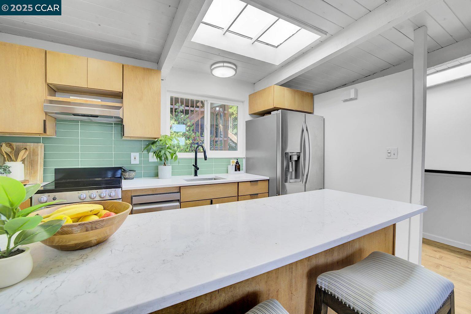 Detail Gallery Image 9 of 30 For 317 Seymour Ln, Mill Valley,  CA 94941 - 3 Beds | 2 Baths